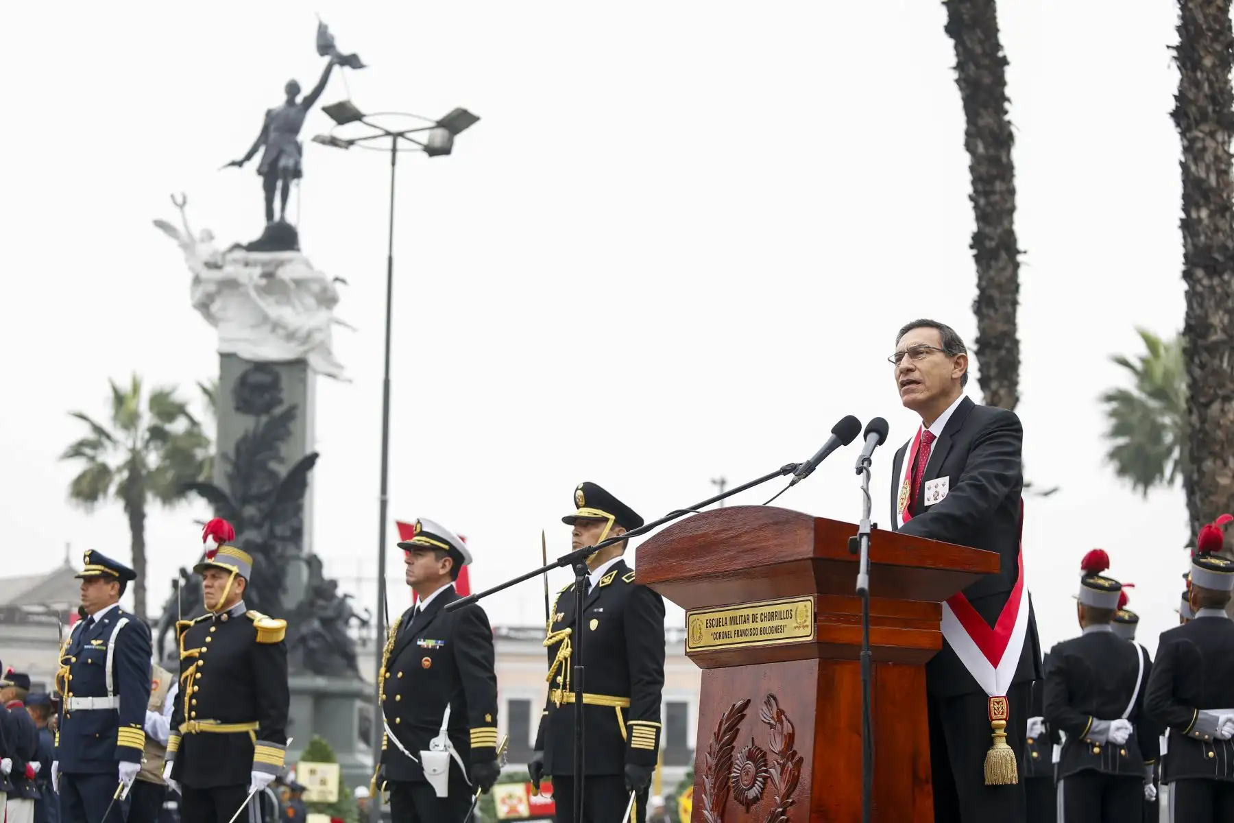 Jefe de Estado, Martín Vizcarra, preside ceremonia por el 139 Aniversario de la Batalla de Arica y Renovación del Juramento de Fidelidad a la Bandera. Foto: ANDINA/Prensa Presidencia