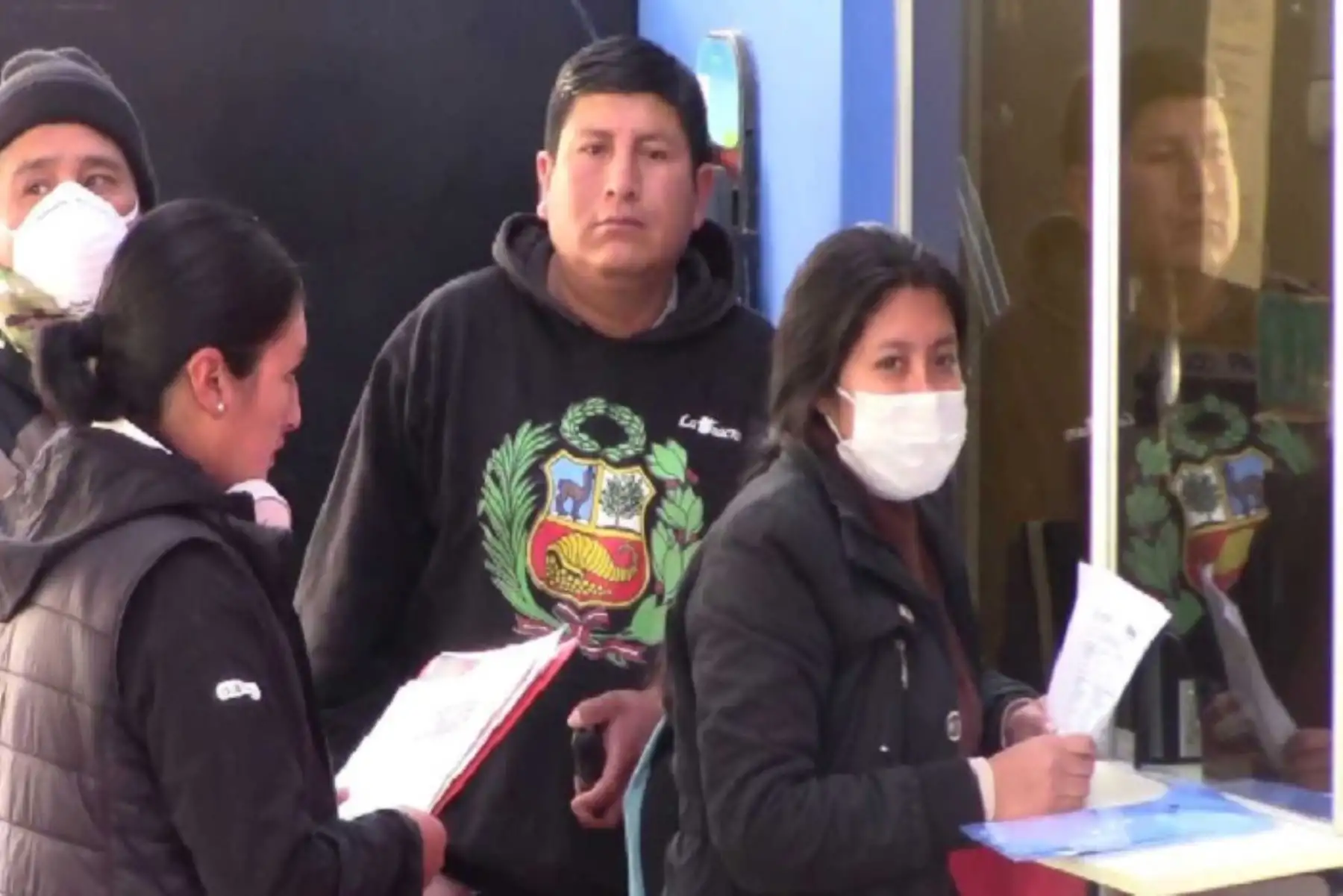 El brote del síndrome de Guillian Barré en el norte del país estaría relacionado al tema ambiental, ya que es un factor que determina las enfermedades, entre otros a los que está expuesto una persona, sostuvo Gladys Ramírez, directora general del Centro Nacional de Epidemiología, Prevención y Control de Enfermedades del Ministerio de Salud (Minsa).ANDINA/Difusión