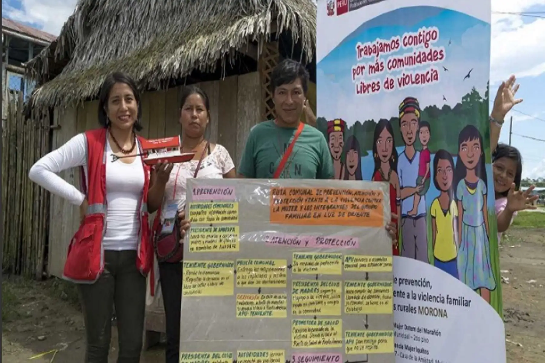 El Ministerio de la Mujer y Poblaciones Vulnerables (Mimp) desarrolla la “Estrategia de prevención, atención y protección frente a la violencia en zonas rurales – Estrategia Rural”, que busca el acceso a la justicia de las mujeres que forman parte de la población de las comunidades rurales, campesinas, nativas y caseríos existentes en el país.