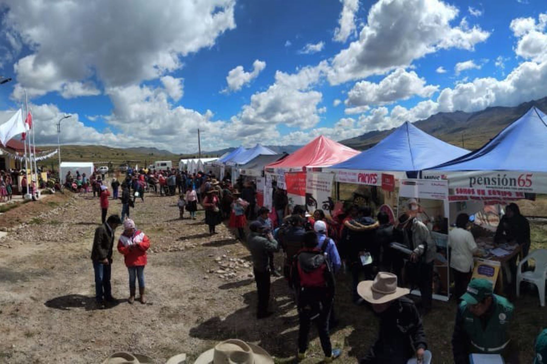 Más de 7,000 atenciones sociales recibirán comunidades rurales de Apurímac y Cusco