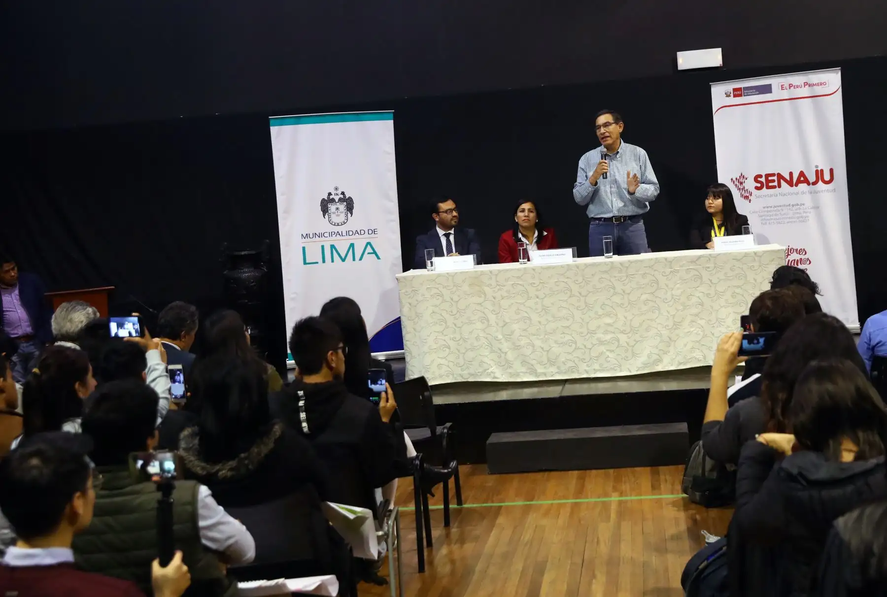 Presidente Martin Vizcarra se reunio con 120 jóvenes líderes de Lima Metropolitana quienes darán a conocer los problemas sociales y económicos Foto: ANDINA/Norman Córdova