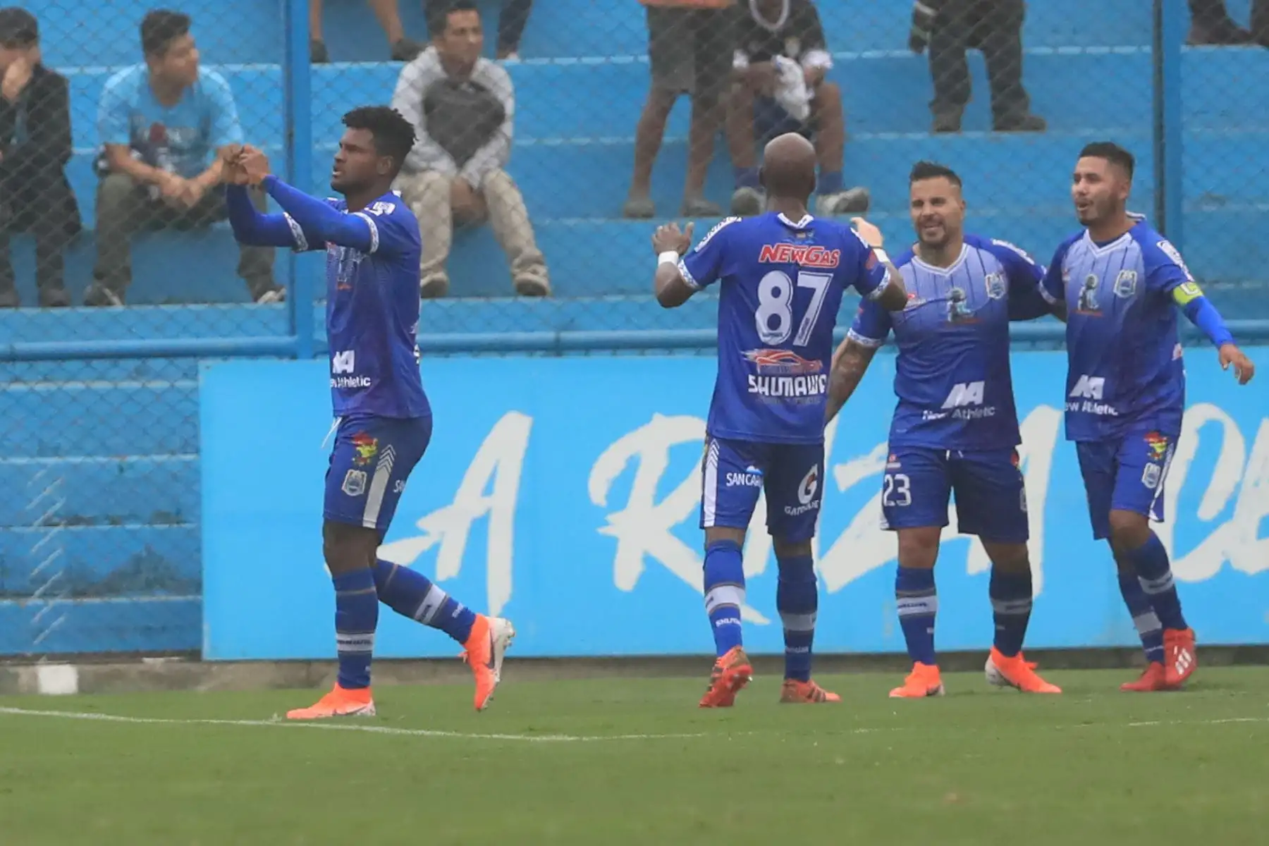 Sporting Cristal derrotó al Binacional por tres tantos a uno.

Foto: ANDINA/Juan Carlos Guzmán Negrini.