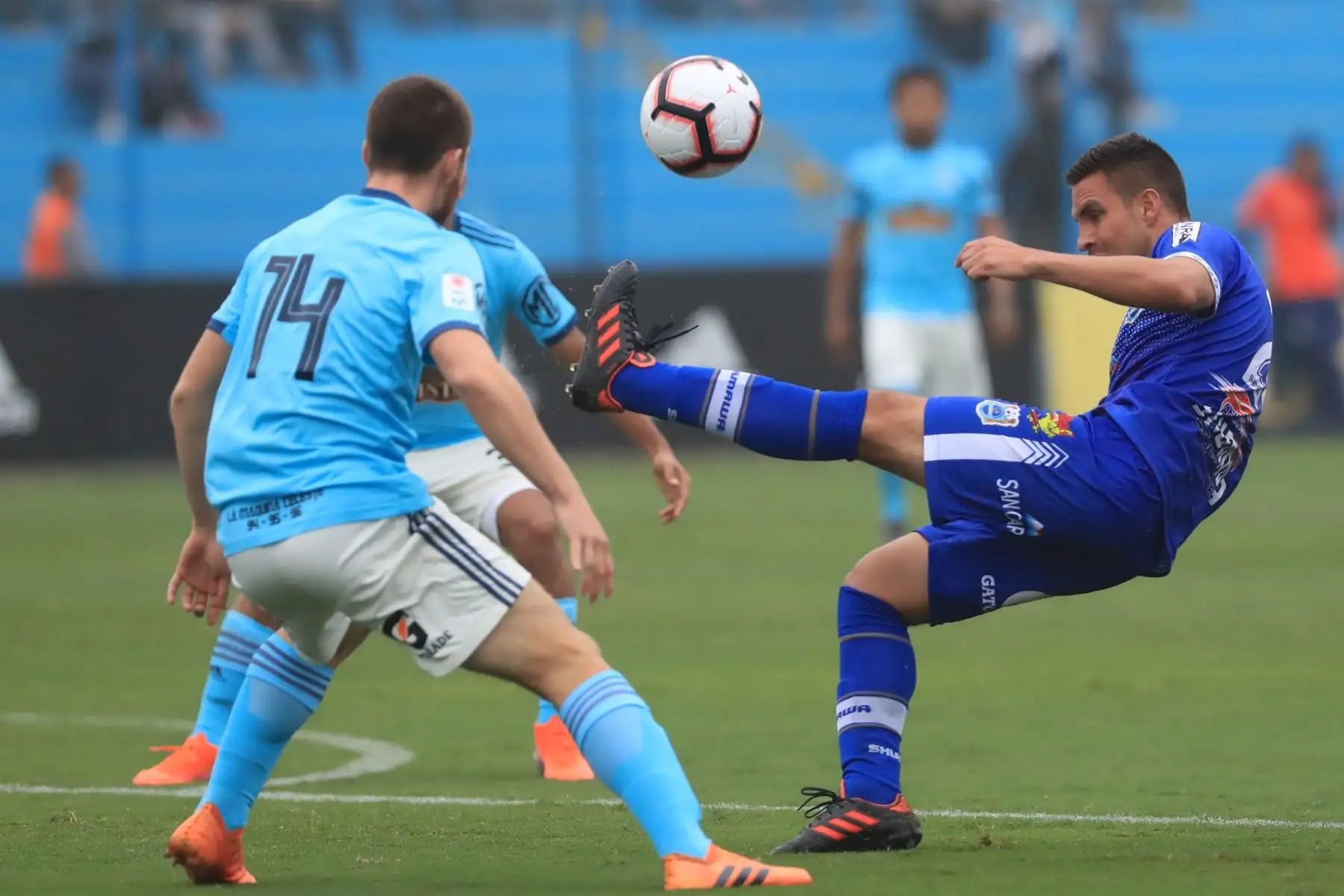 Sporting Cristal derrotó al Binacional por tres tantos a uno.

Foto: ANDINA/Juan Carlos Guzmán Negrini.