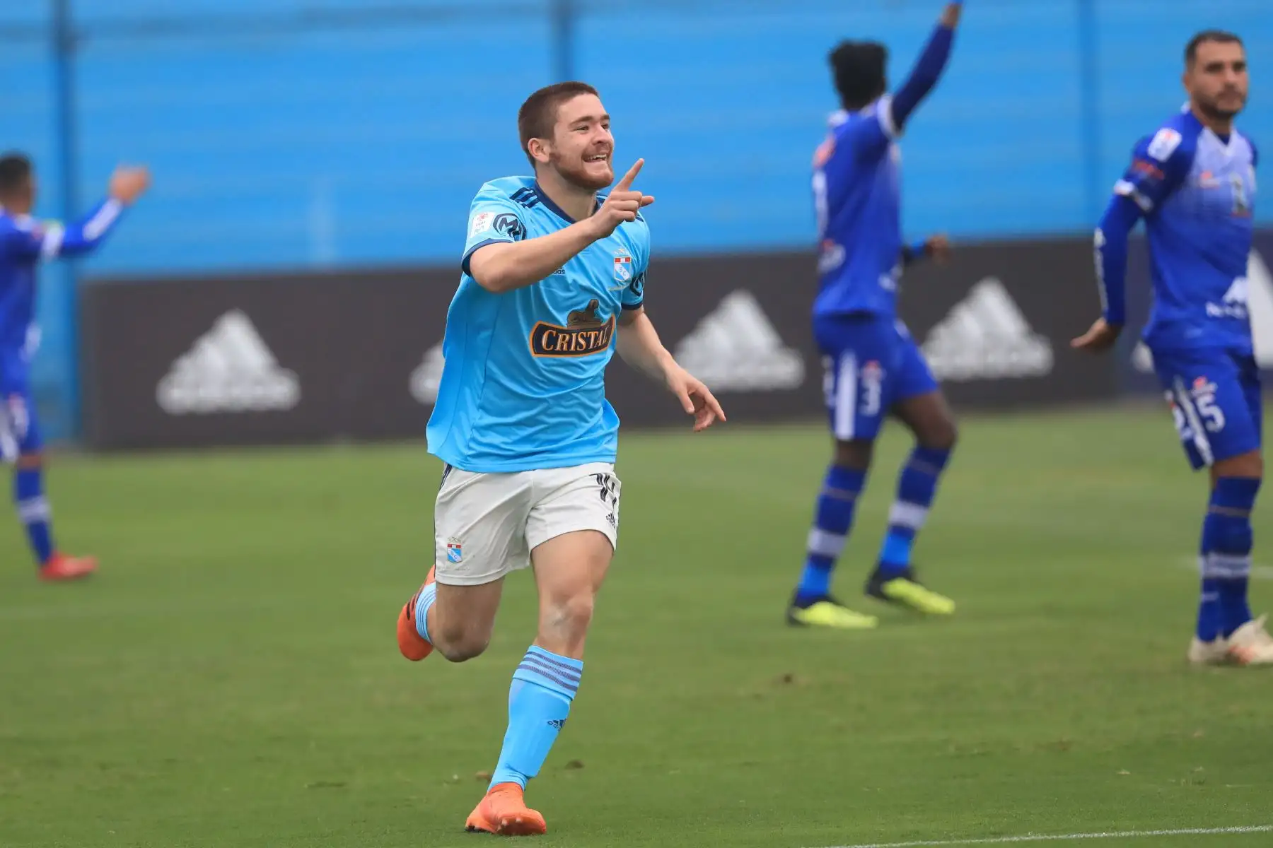 Sporting Cristal derrotó al Binacional por tres tantos a uno.

Foto: ANDINA/Juan Carlos Guzmán Negrini.