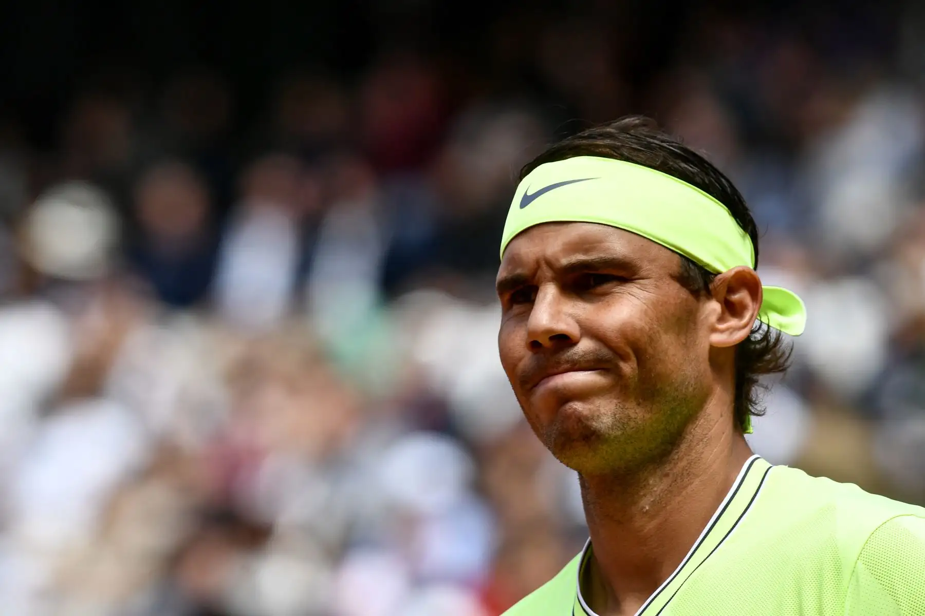 El español Rafael Nadal reacciona cuando ingresa a la cancha de tenis antes del partido final de individuales masculino contra el dominic Thiem de Austria del torneo de tenis Roland Garros 2019.
Foto:AFP