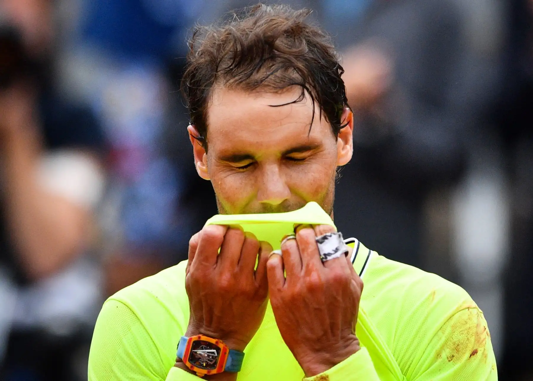 El español Rafael Nadal celebra después de ganar contra el dominic Thiem de Austria durante su último partido individual de hombres del torneo de tenis Roland Garros 2019.
Foto:AFP
