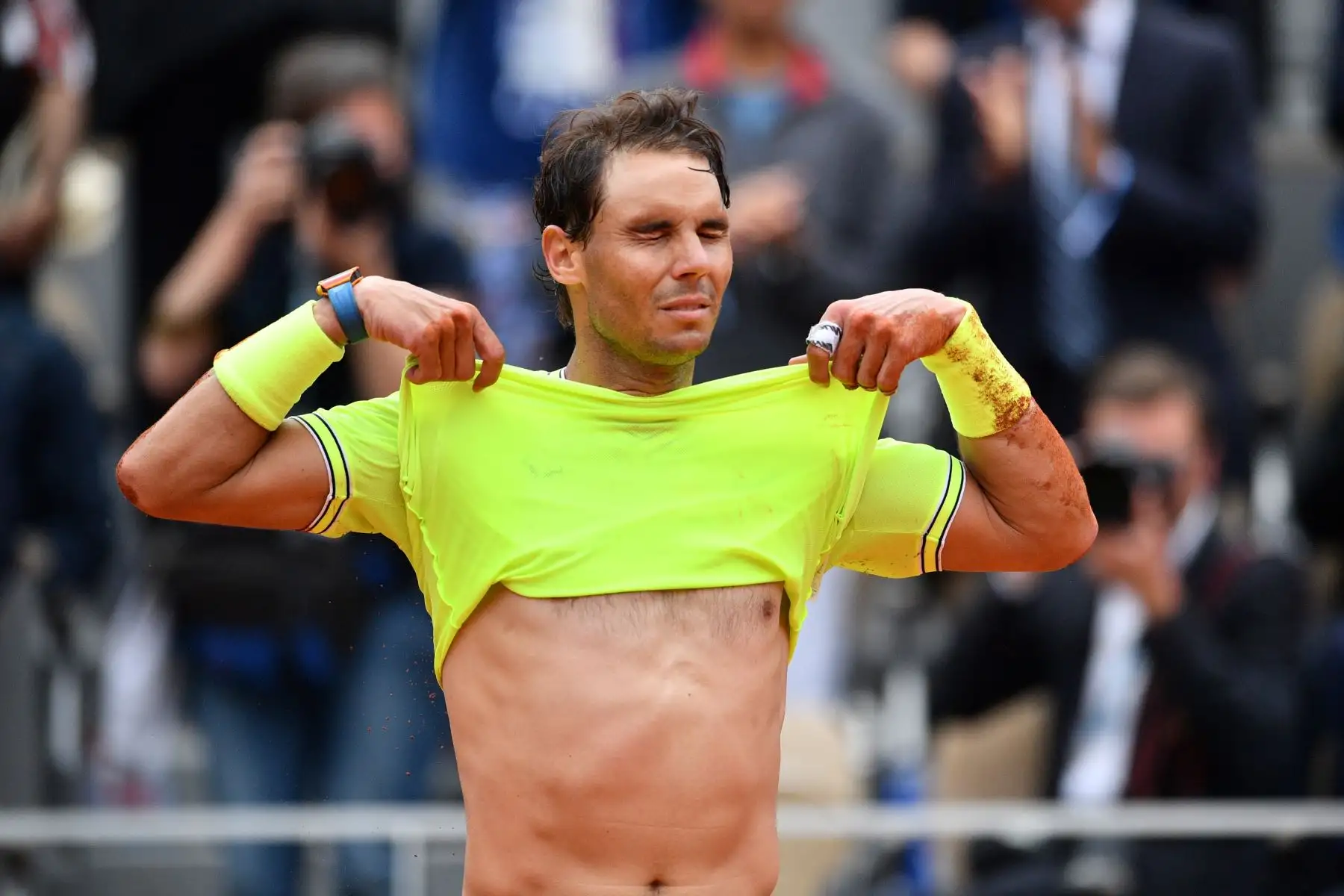 El español Rafael Nadal celebra después de ganar contra el dominic Thiem de Austria durante su último partido individual de hombres del torneo de tenis Roland Garros 2019.
Foto:AFP
