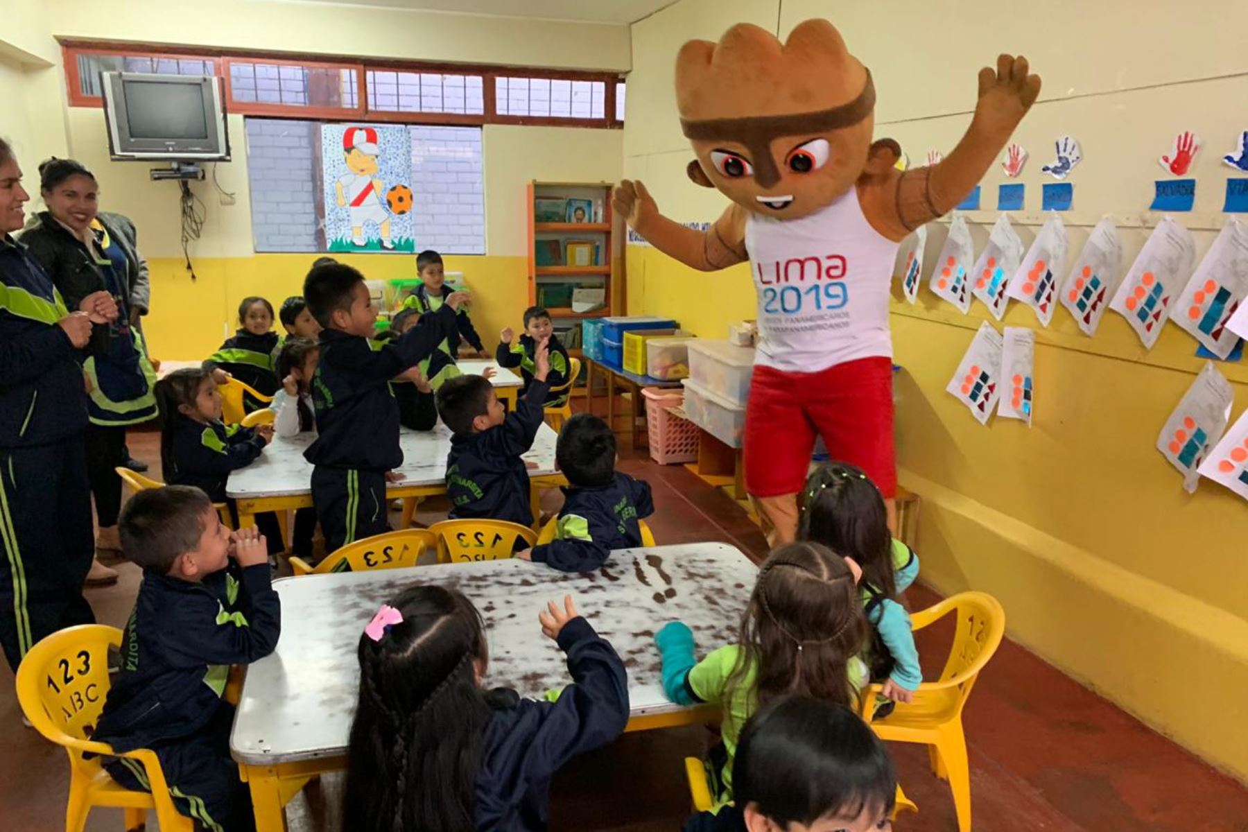 MIlco, mascota de Lima 2019, visita a niños usuarios del Inabif. Foto: Andina/Difusión