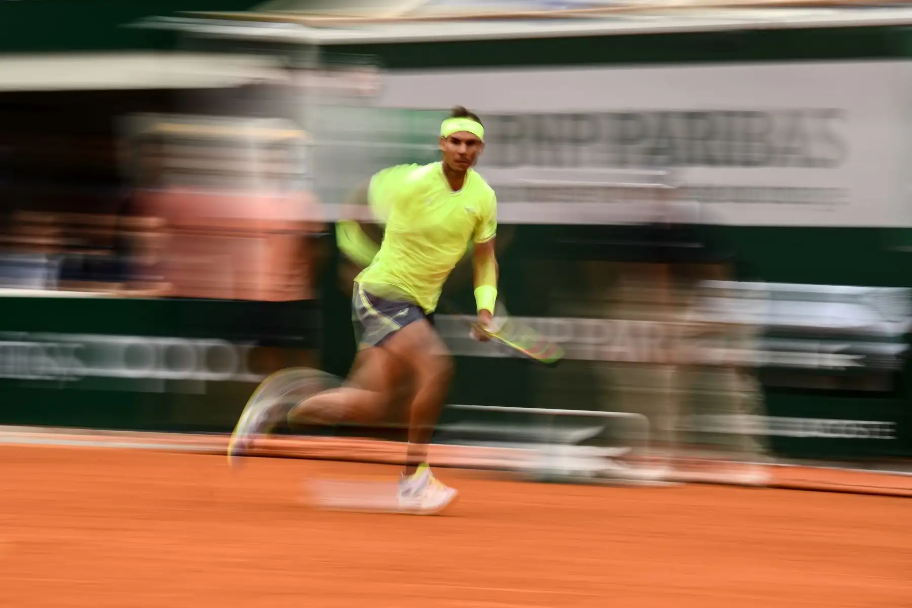 El español Rafael Nadal devuelve el balón a Austria Dominic Thiem durante el último partido de individuales masculino del torneo de tenis Roland Garros 2019.
Foto:AFP
