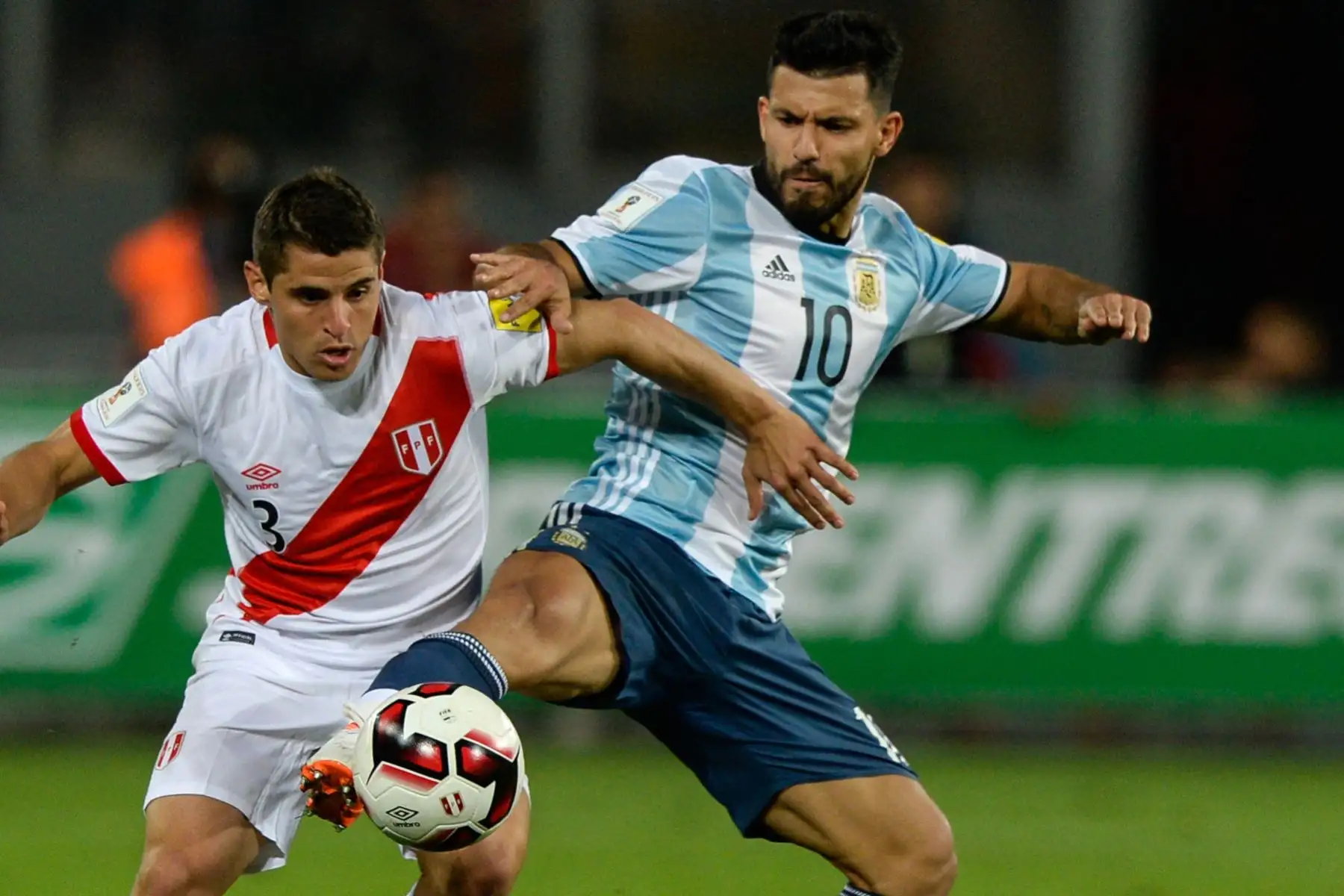 Sergio Agüero
Valor: US$ 87 millones; País: Argentina; Posición: Delantero; Club: Manchester City (ING); Nacimiento: 2 de junio de 1988; Edad: 31 años; Partidos con su selección: 89; Goles: 39