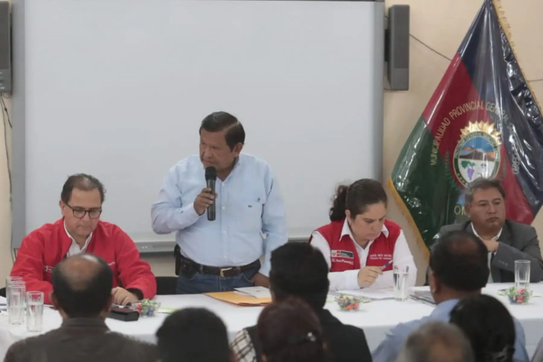 Moquegua: gobernador regional de Moquegua, Zenón Cuevas, se reúne con ministros del Ambiente y de Energía y Minas para coordinar una solución integral a contaminación de río Coralaque.