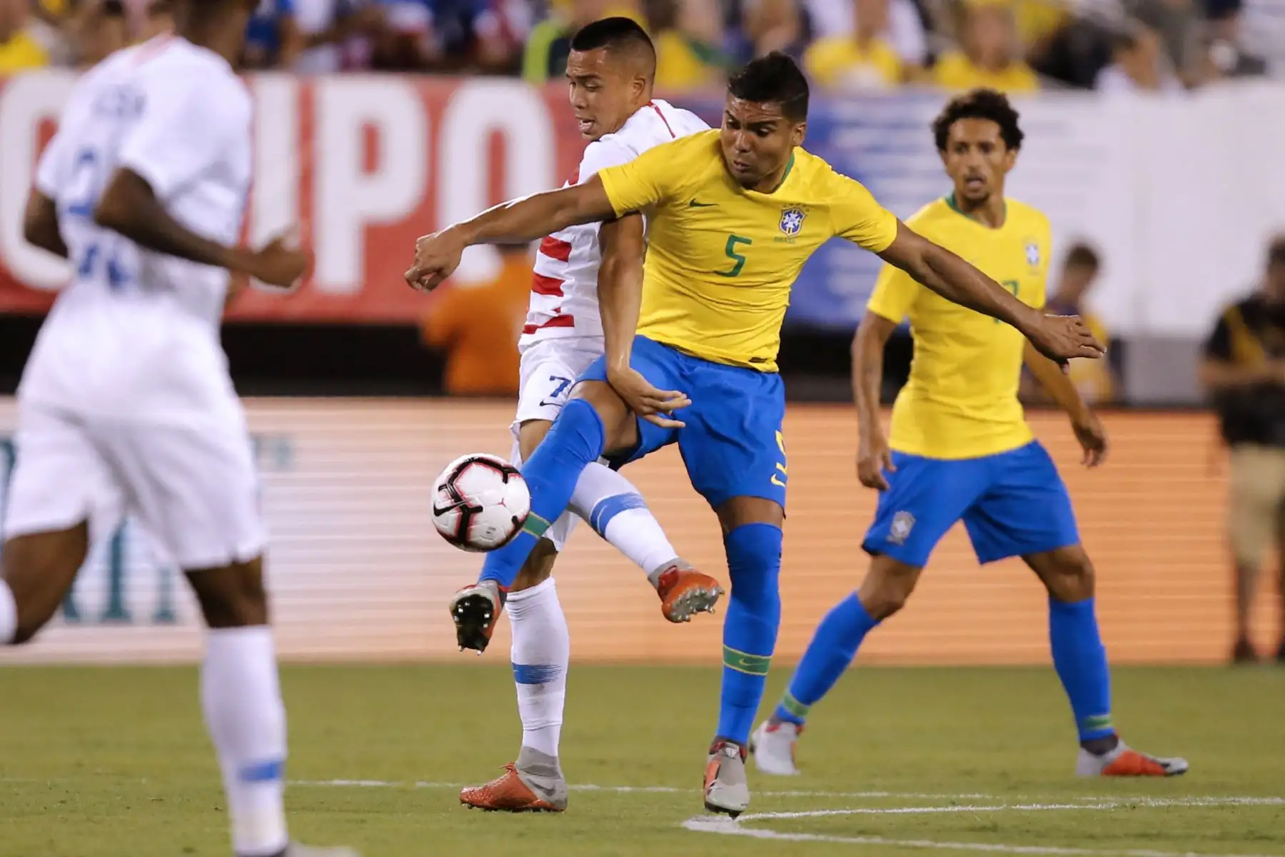 Casemiro (Carlos Casemiro)
Valor: US$ 79.3 millones; País: Brasil; Posición: Medio centro defensivo; Club: Real Madrid (ESP); Nacimiento: 23 de febrero de 1992 (27 años); Partidos con su selección: 30; Goles: 0
