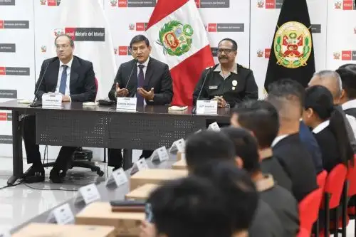 Ministro del Interior reconoce a policías por acciones destacadas. Foto: ANDINA/Mininter.