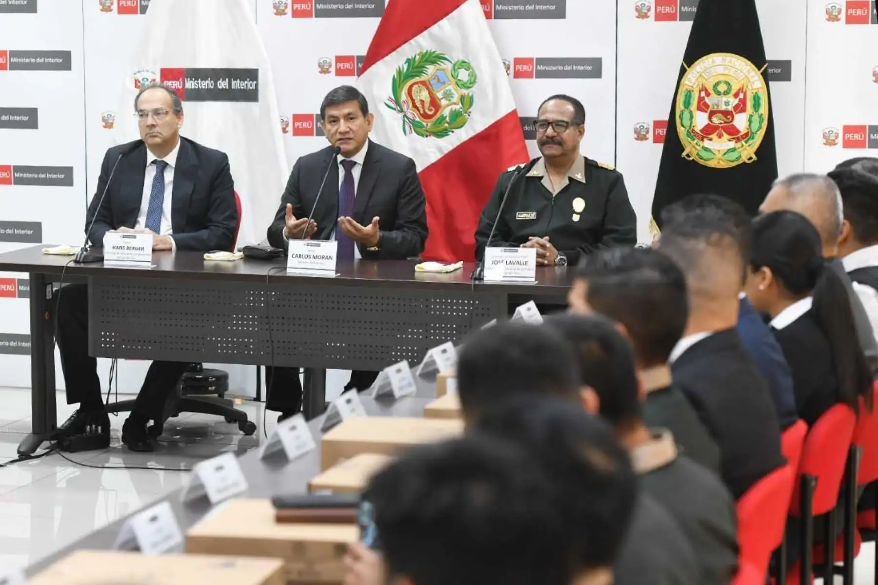 Ministro del Interior reconoce a policías por acciones destacadas. Foto: ANDINA/Mininter.