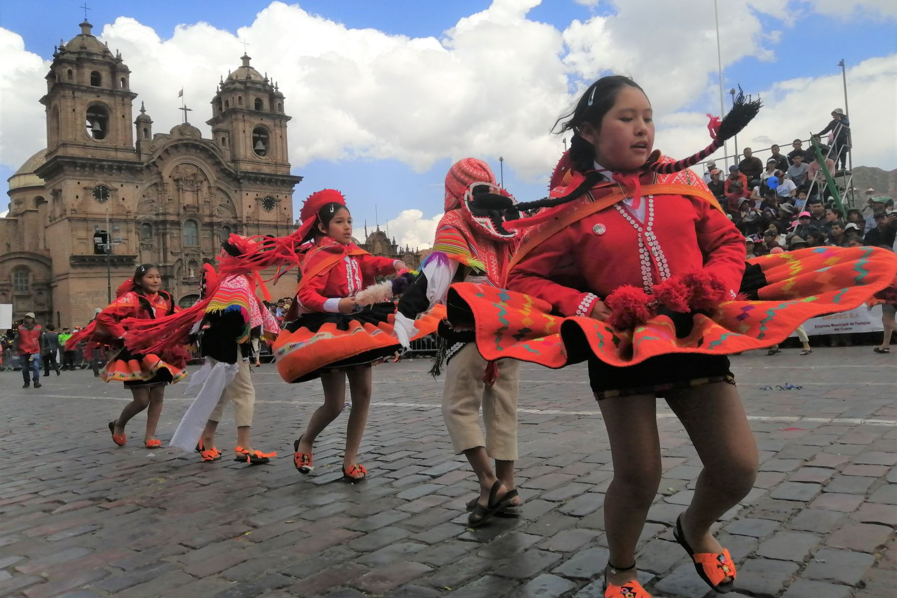 Escolares de primaria de Cusco inician celebraciones por el mes jubilar de la Ciudad Imperial. ANDINA/Percy Hurtado Santillán