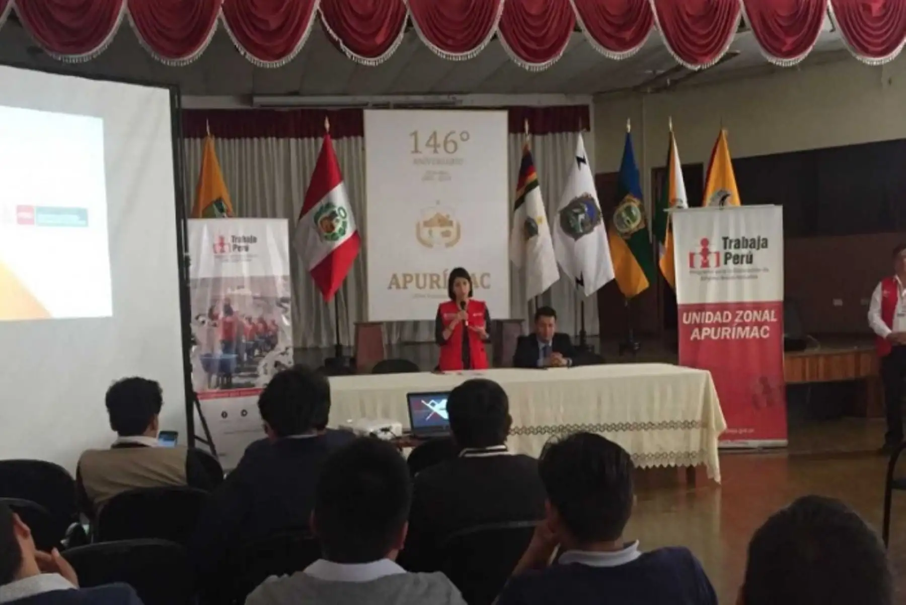 El Ministerio de Trabajo y Promoción del Empleo (MTPE), a través del programa Trabaja Perú, desarrollará 296 proyectos priorizados en todo el país, los cuales generarán más de 17,000 empleos temporales en beneficio de las poblaciones más vulnerables y con una inversión que supera los S/ 67 millones en 20 regiones del país.