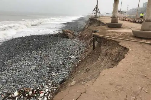 Malecón de la Costa Verde de Magdalena del Mar fue afectada por el oleaje. Foto: ANDINA/Difusión.