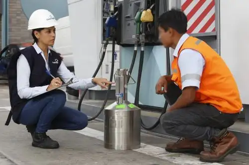 Supervisan calidad de gasolinas que se despachan en grifos de Lambayeque