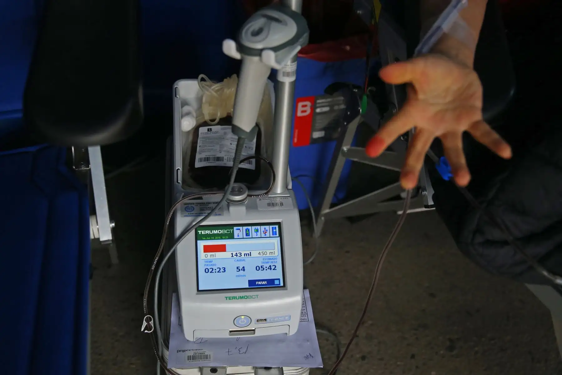 EsSalud forma una bandera peruana con donantes voluntarios de sangre, como parte de la Campaña Hinchas de Sangre, que busca reconocer a las personas que donan sangre en forma permanente y voluntaria. Foto: ANDINA/Vidal Tarqui