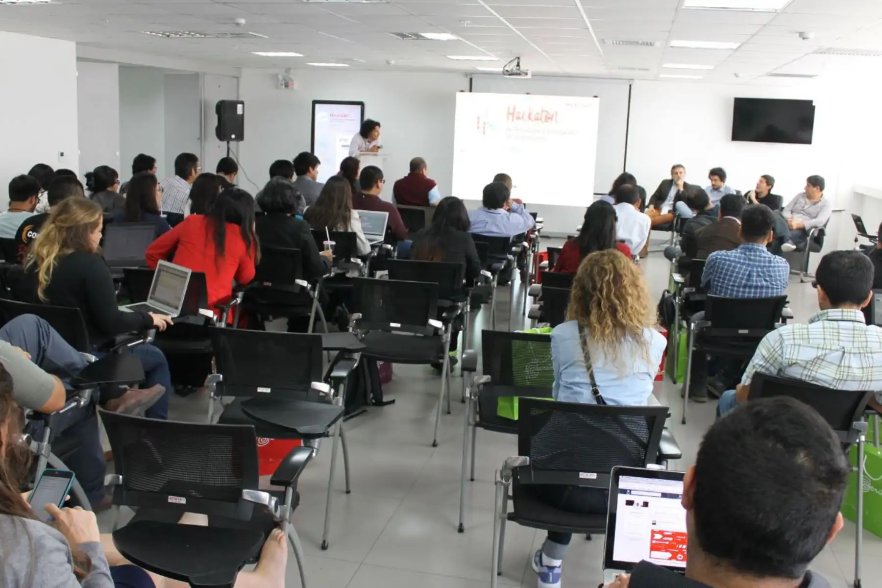 Innóvate Perú financiará capacidades técnicas de incubadoras de negocios.