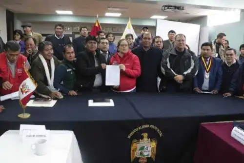En setiembre próximo se iniciará la construcción del nuevo Hospital de Espinar, en la región Cusco, cuyo proceso está en licitación, y se aprobó el plan de acción de salud integral para población en riesgo a metales pesados, refirió el equipo técnico del Ministerio de Salud (Minsa) que participó en la Mesa de Diálogo para el desarrollo de la provincia de Espinar.