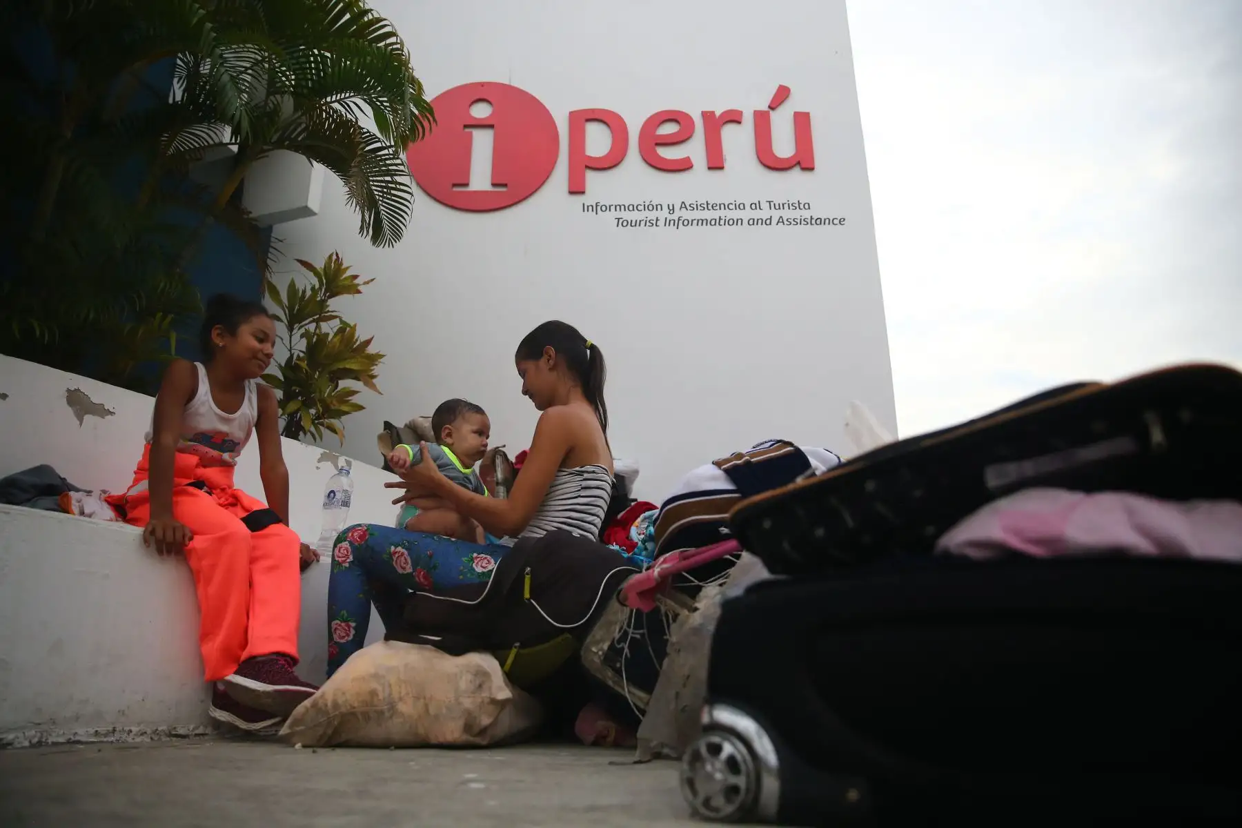 Migraciones ratificó que a partir de las 00:00 horas, de hoy se implementará la medida dictada por el Gobierno peruano para admitir el ingreso al país de ciudadanos venezolanos solo con pasaporte y la visa respectiva. Foto: ANDINA/Luis Iparraguirre