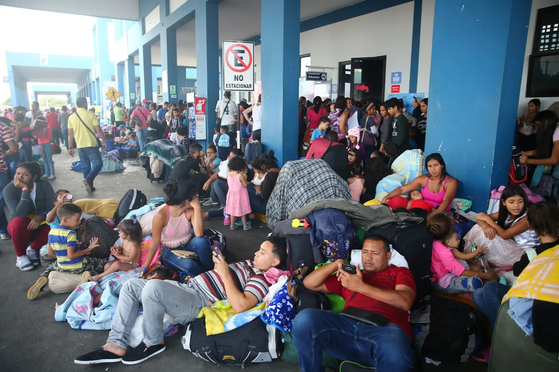 Migraciones ratificó que a partir de las 00:00 horas, de hoy se implementará la medida dictada por el Gobierno peruano para admitir el ingreso al país de ciudadanos venezolanos solo con pasaporte y la visa respectiva. Foto: ANDINA/Luis Iparraguirre
