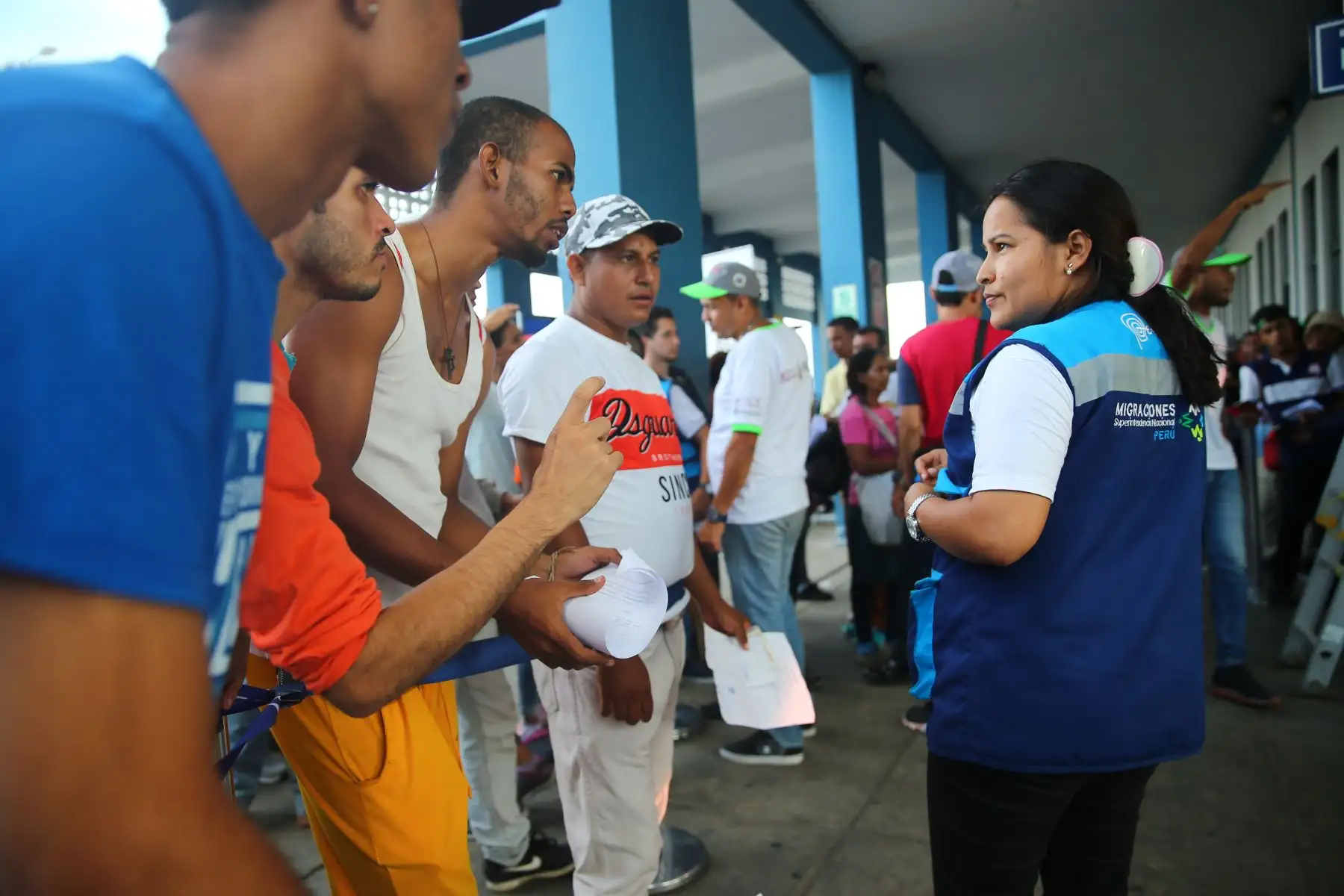 Migraciones ratificó que a partir de las 00:00 horas, de hoy se implementará la medida dictada por el Gobierno peruano para admitir el ingreso al país de ciudadanos venezolanos solo con pasaporte y la visa respectiva. Foto: ANDINA/Luis Iparraguirre