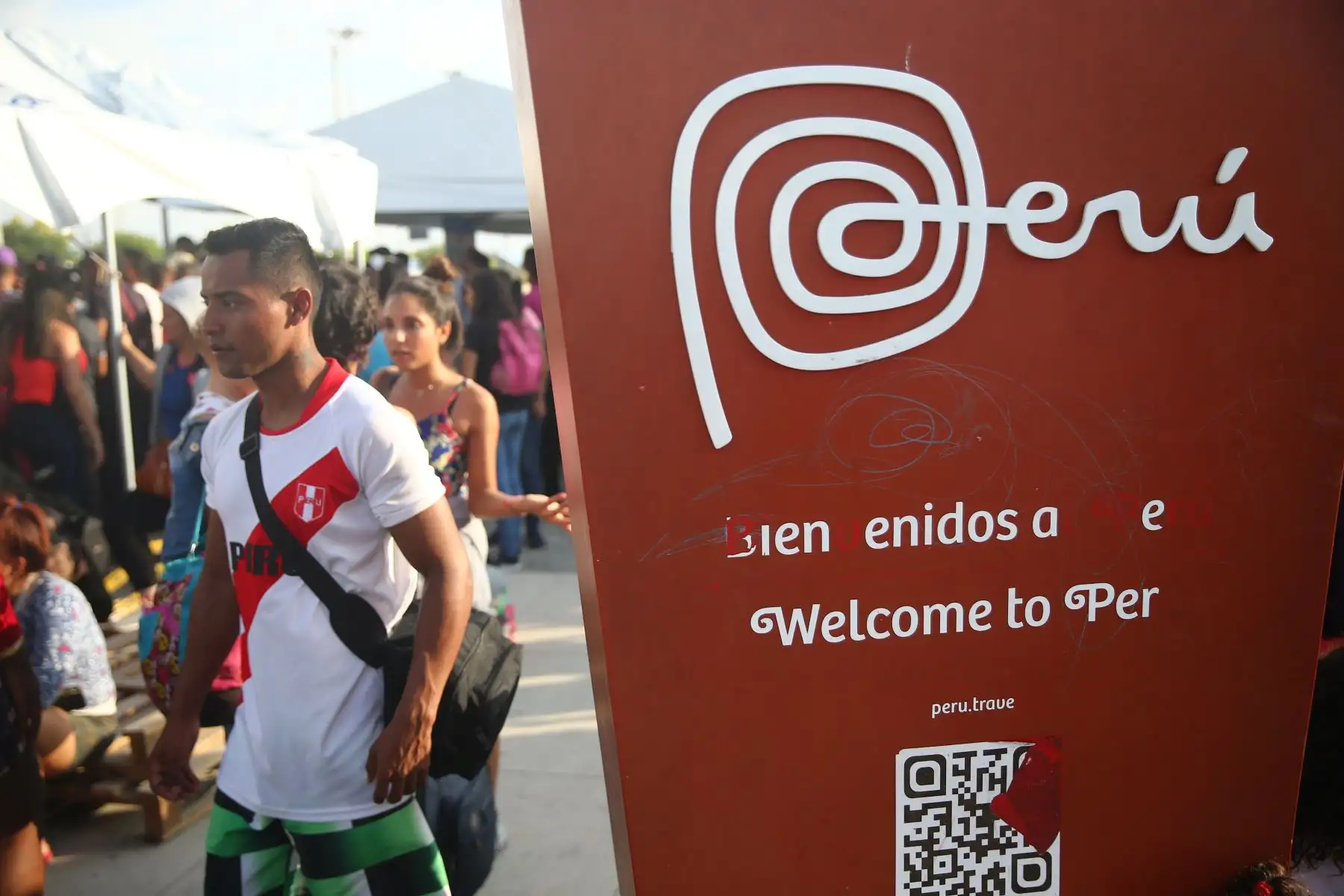 Migraciones ratificó que a partir de las 00:00 horas, de hoy se implementará la medida dictada por el Gobierno peruano para admitir el ingreso al país de ciudadanos venezolanos solo con pasaporte y la visa respectiva. Foto: ANDINA/Luis Iparraguirre