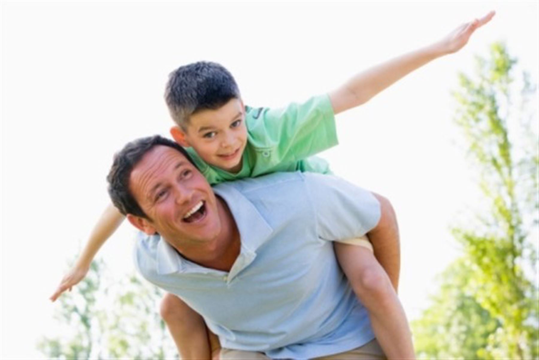 Un papá ideal es aquel que se comunica con sus hijos y conoce sus intereses. Foto: Internet/Medios