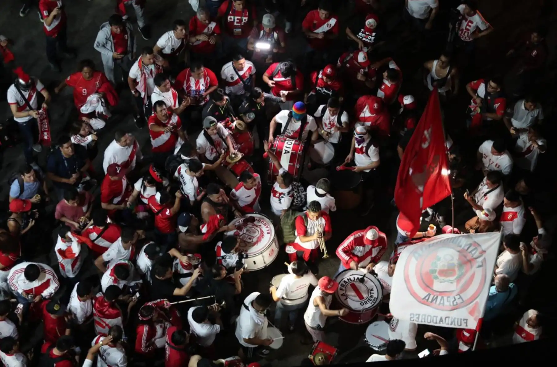 Selección Peruana recibió el aliento de La Mejor Hinchada Del Mundo en Porto Alegre, previo a su debut en la Copa America.Foto: ANDINA/Twiter FPF