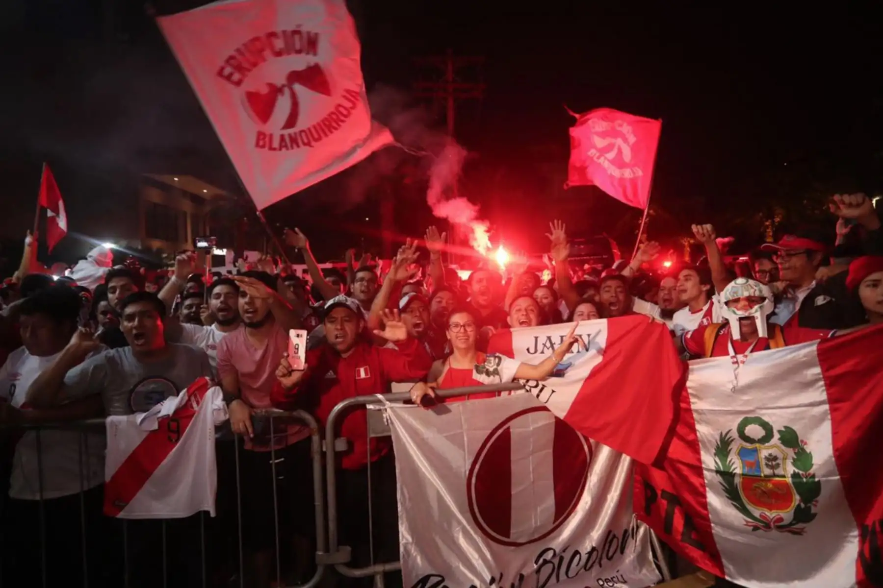Selección Peruana recibió el aliento de La Mejor Hinchada Del Mundo en Porto Alegre, previo a su debut en la Copa America.Foto: ANDINA/Twiter FPF