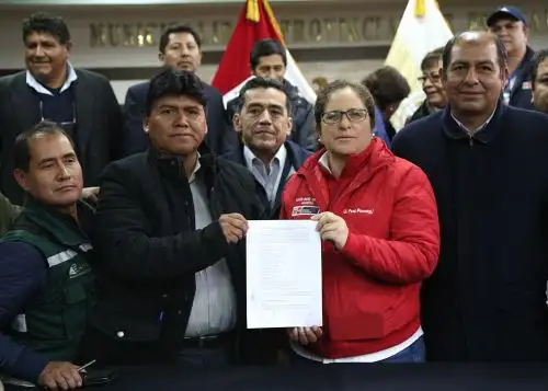 Ministra del Ambiente,Lucía Ruíz, presidió mesa de diálogo en Espinar.