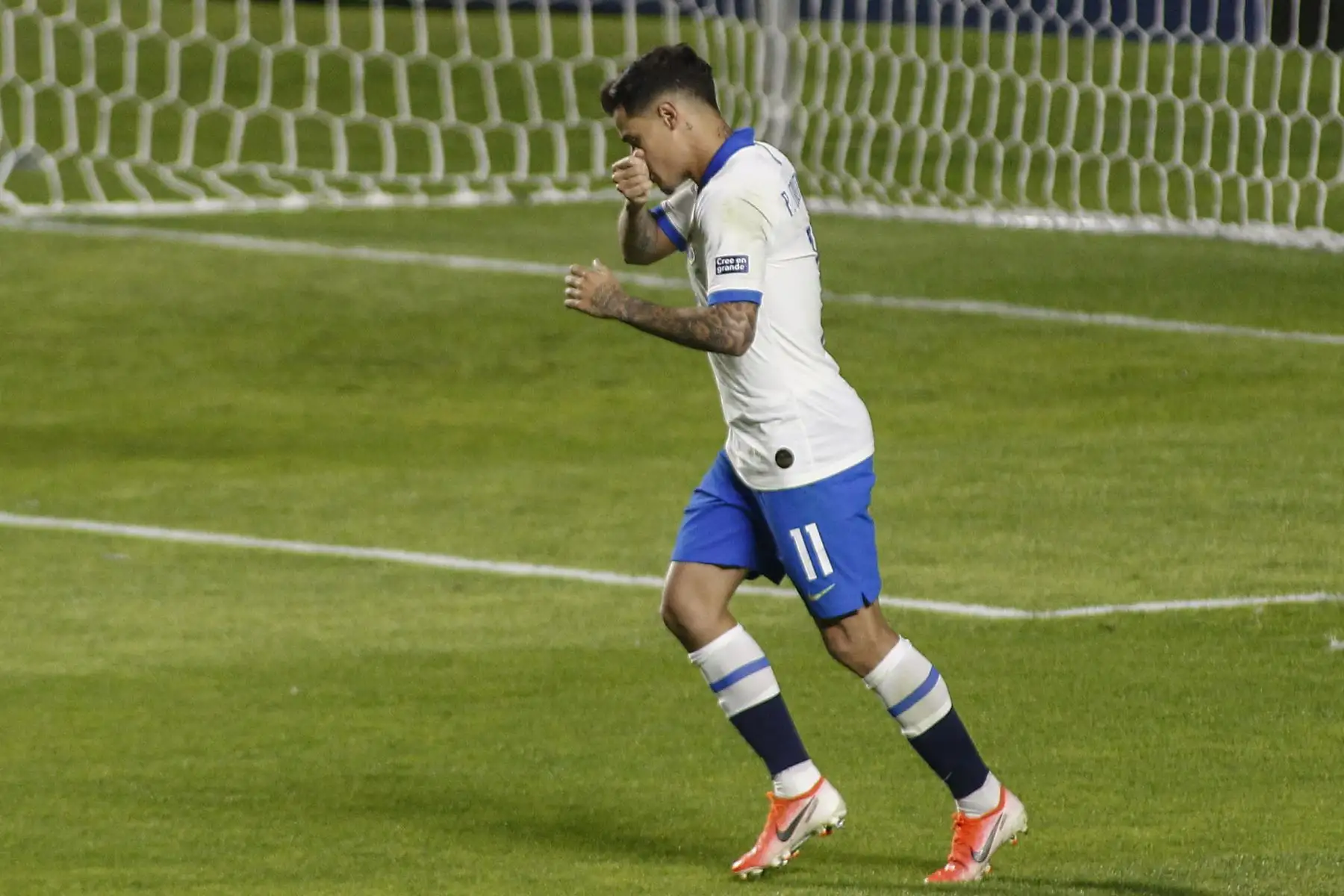 El brasileño Philippe Coutinho celebra después de marcar contra Bolivia durante su partido de torneo de fútbol de la Copa América .Foto: AFP