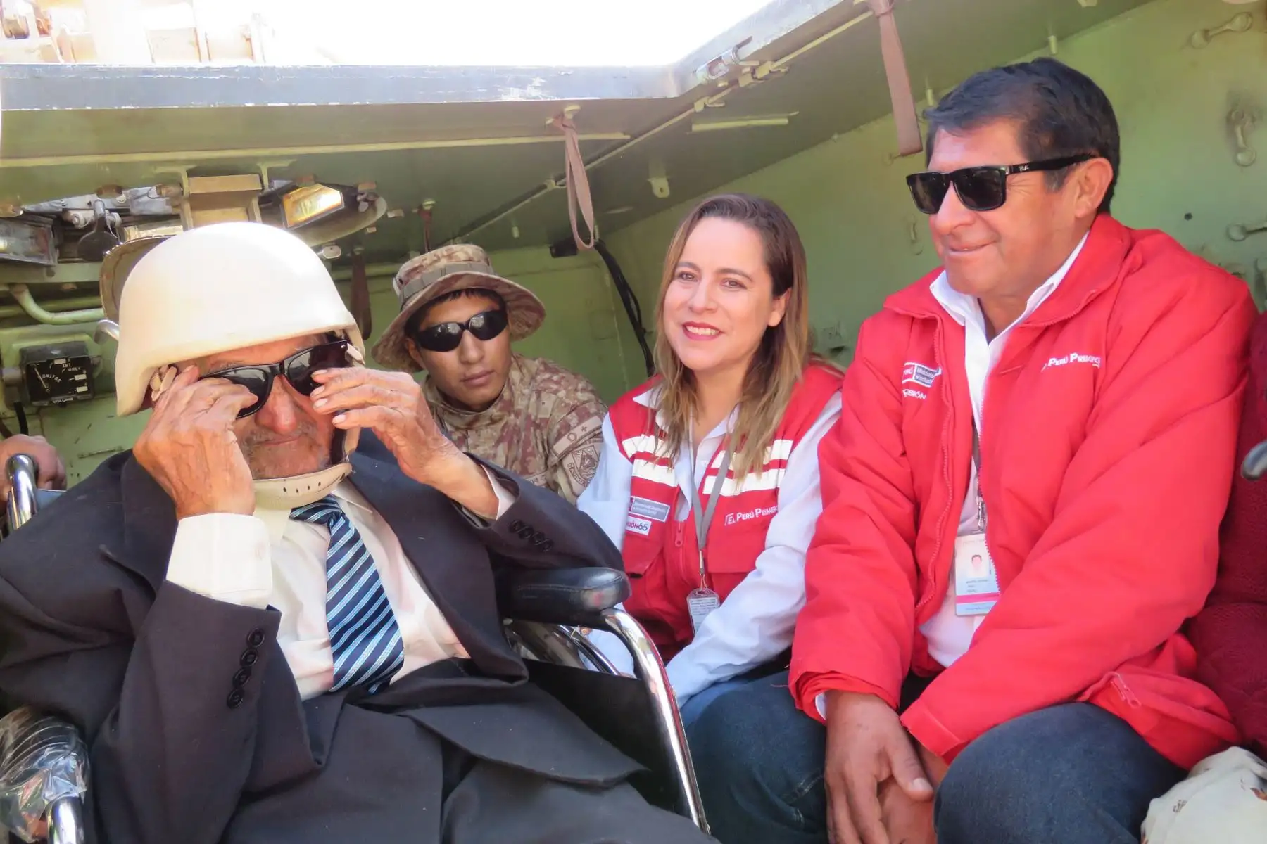 Don Rafael Sanjinéz Mamani, el hombre más longevo de la región Moquegua, de joven formó parte del Regimiento de Caballería del Ejército del Perú.
Foto: Difusión Pensión 65 Don Rafael Sanjinéz Mamani, el hombre más longevo de la región Moquegua, de joven formó parte del Regimiento de Caballería del Ejército del Perú.
Foto: Difusión Pensión 65