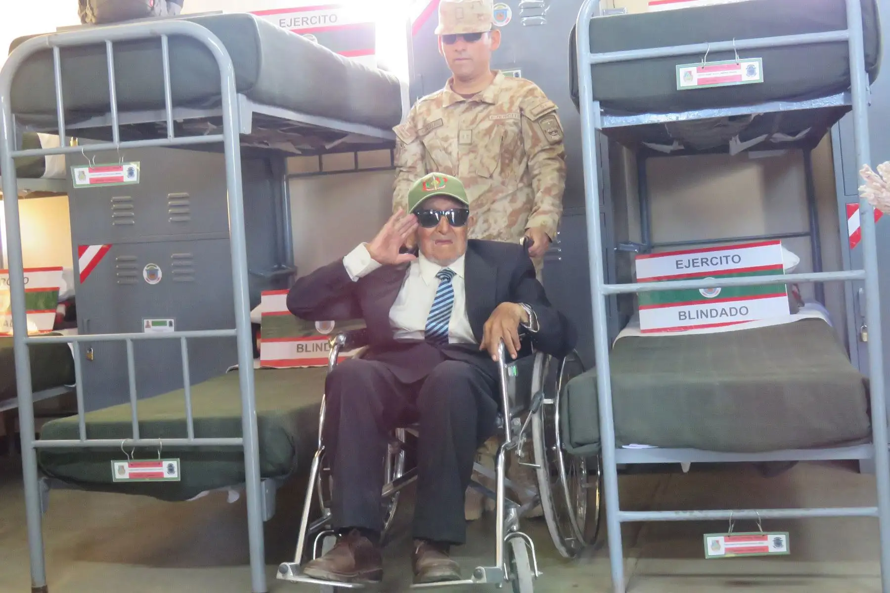 Don Rafael Sanjinéz Mamani, el hombre más longevo de la región Moquegua, de joven formó parte del Regimiento de Caballería del Ejército del Perú.
Foto: Difusión Pensión 65 Don Rafael Sanjinéz Mamani, el hombre más longevo de la región Moquegua, de joven formó parte del Regimiento de Caballería del Ejército del Perú.
Foto: Difusión Pensión 65