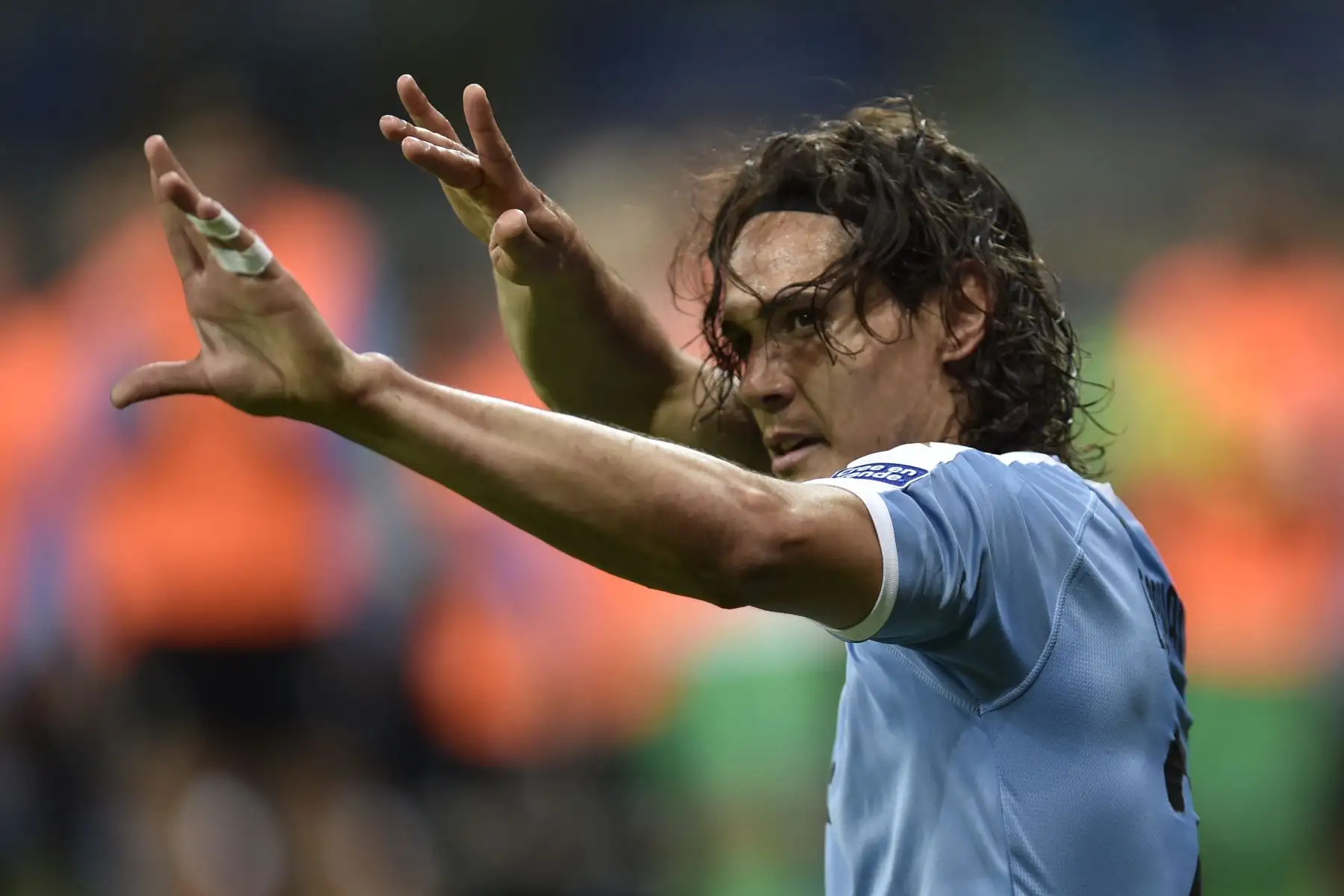 El uruguayo Edinson Cavani celebra después de marcar contra Ecuador durante su partido de torneo de fútbol de la Copa América en el estadio Mineirao en Belo Horizonte, Brasil.Foto:AFP