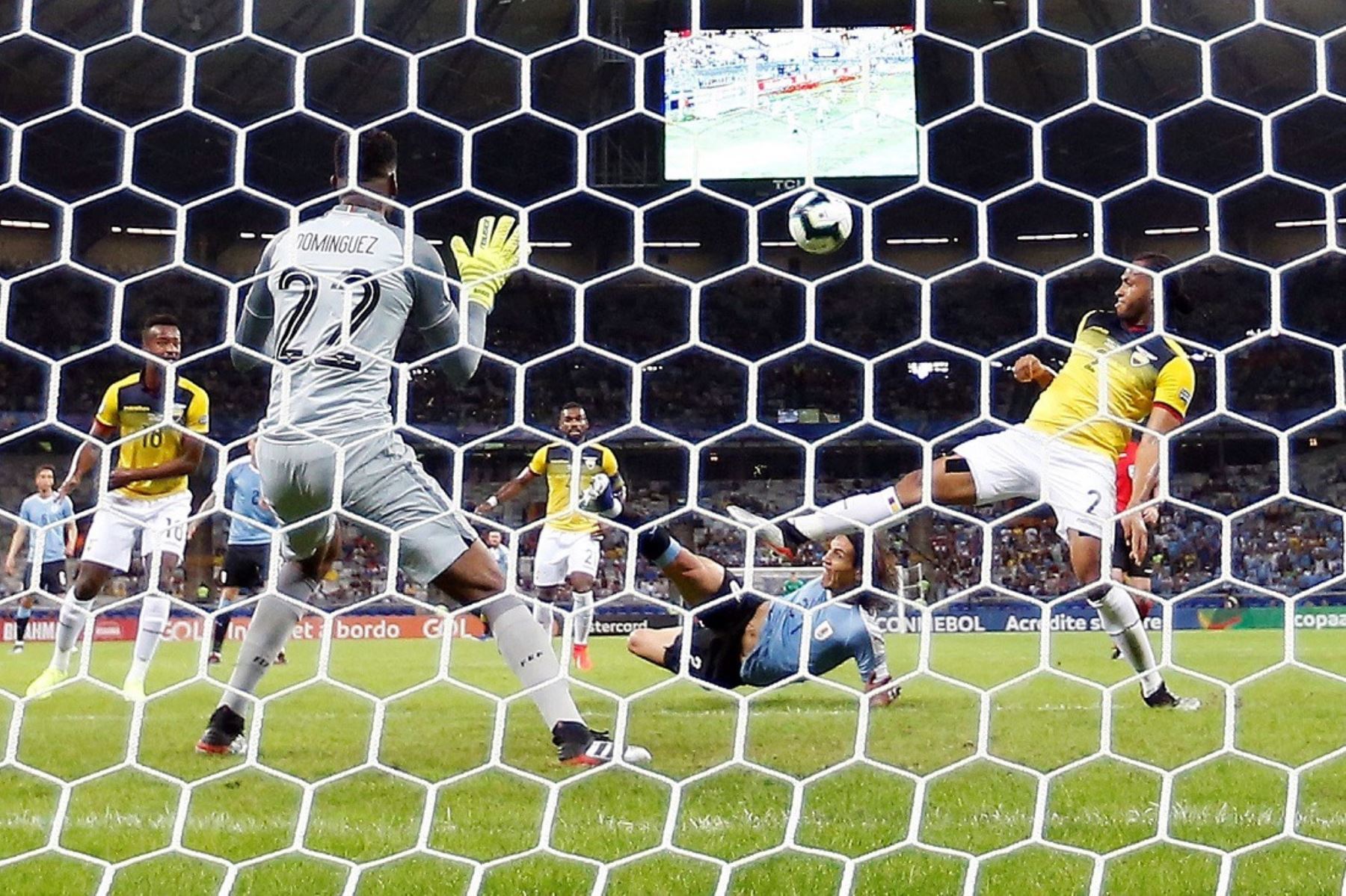 Uruguay goleó 4 a 0 a Ecuador por el Grupo C de la Copa América.