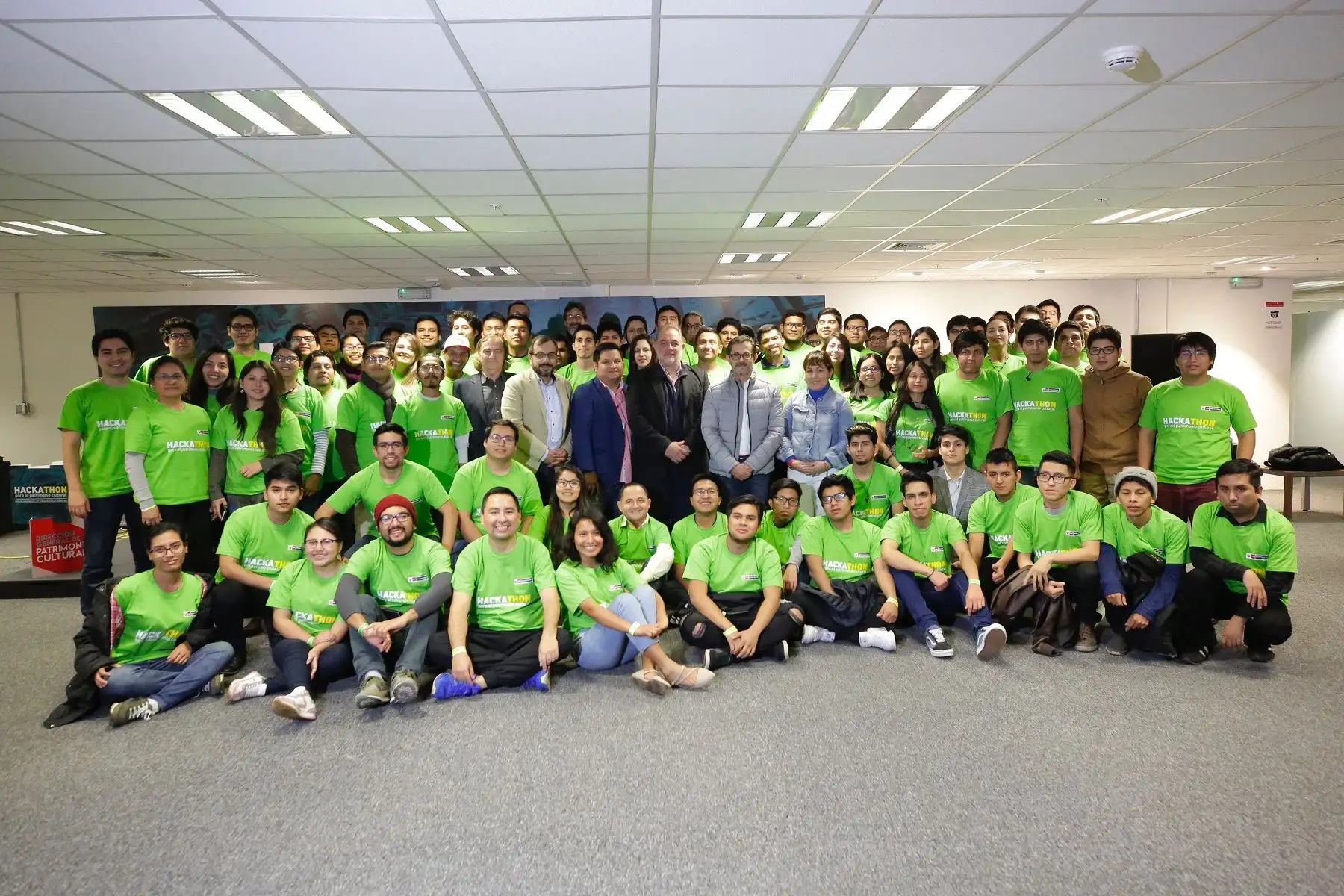 Ministerio de Cultura premió a ganadores de hackatón.