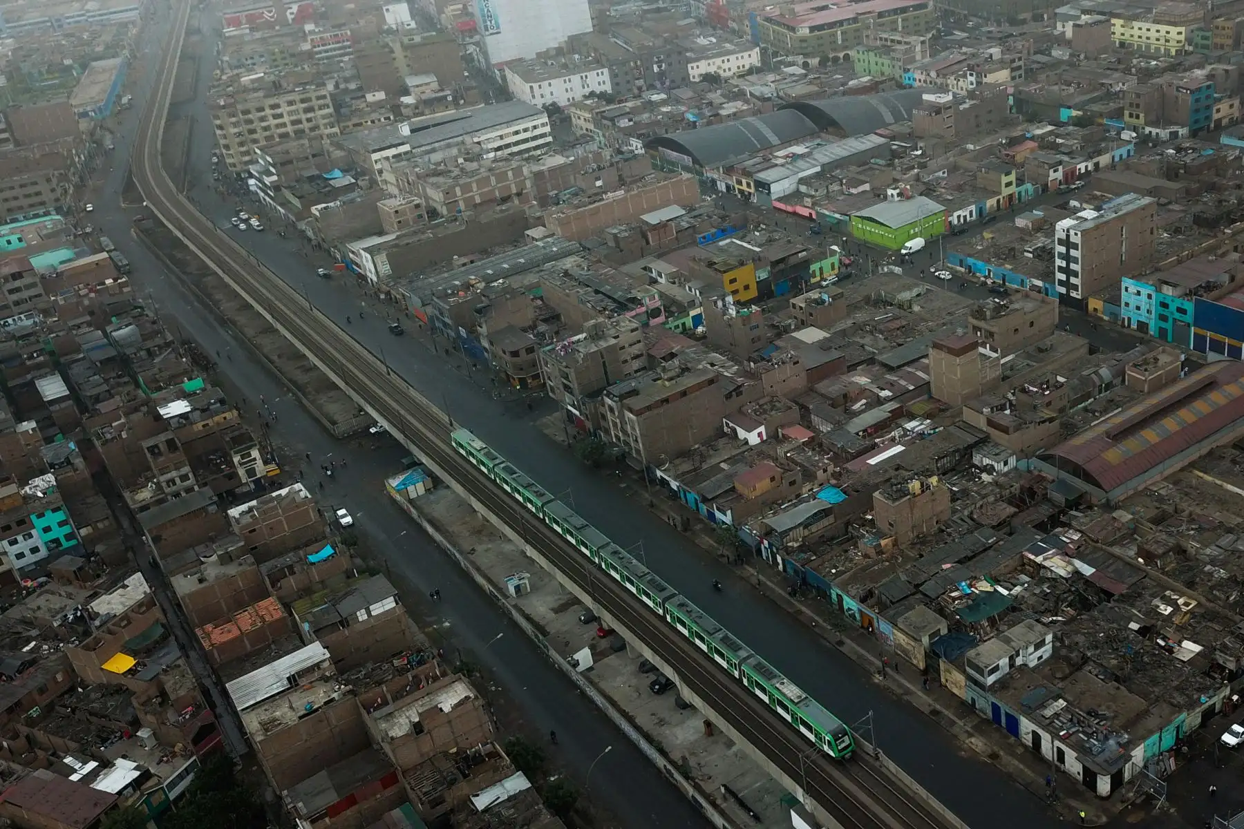 Vista aérea con Drone de la Avenida Aviación en La Victoria tras el desalojo de ambulantes. Foto: ANDINA/Lenin Lobaton