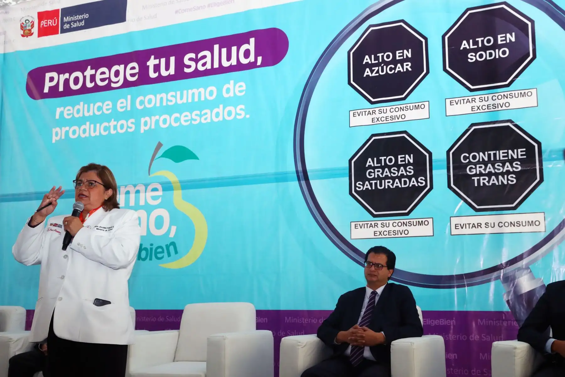 La ministra de Salud, Zulema Tomás, habla durante una rueda de prensa. El ministerio presentó los índices de malnutrición en el país y las estrategias para promover la alimentación saludable. Foto: ANDINA/Norman Córdova