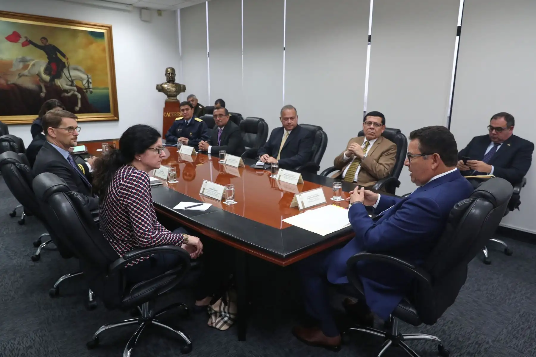 Ministro de Defensa José Huerta, se reunió con la Subsecretaria para asuntos del hemisferio occidental del departamento de estado de los Estados Unidos Kimberly Breier. Foto: ANDINA/ MINDEF