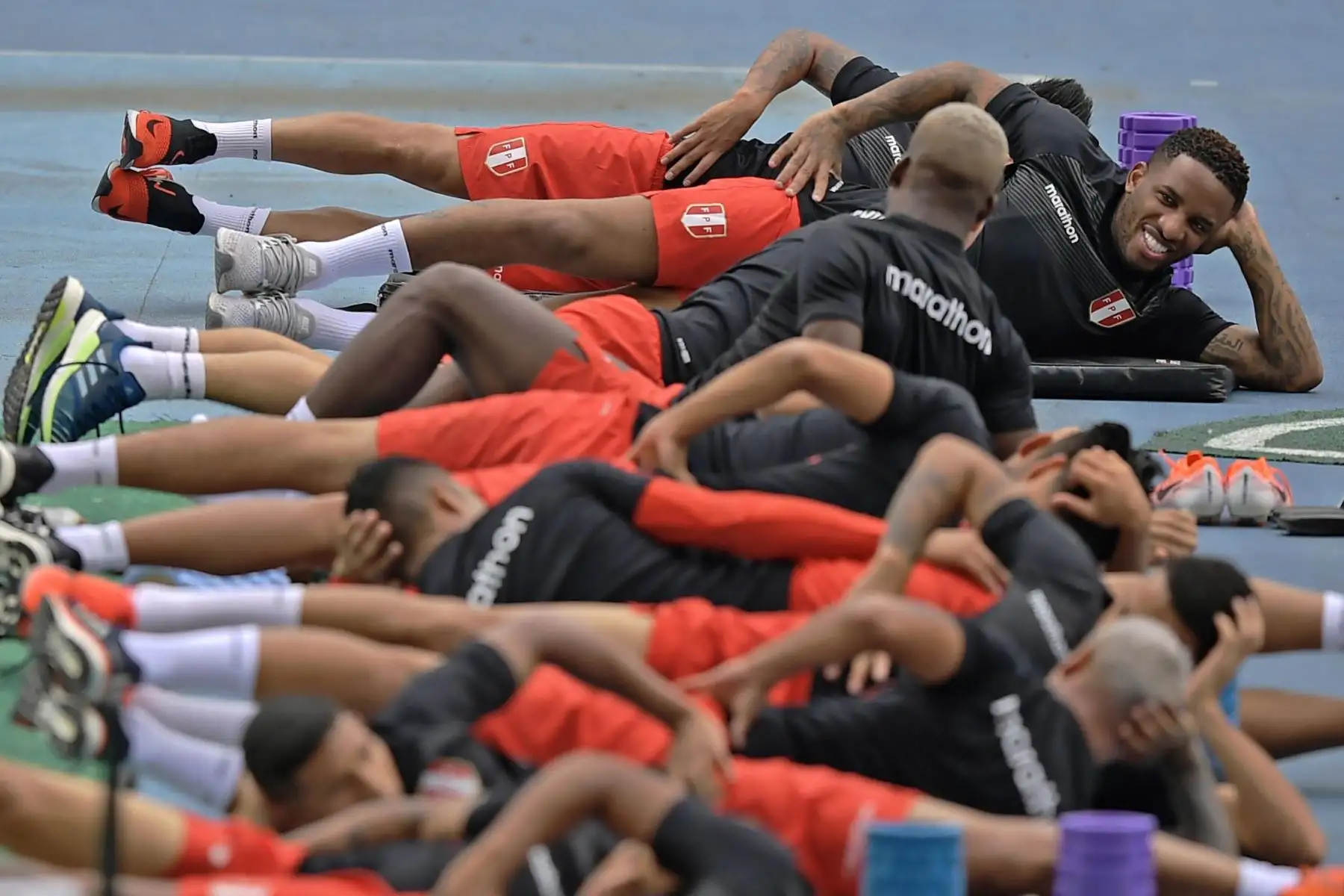 Jefferson Farfán, sonríe cuando participa en una sesión de entrenamiento en Río de Janeiro, Brasil, en la víspera de su partido por el campeonato de fútbol de la Copa América contra Bolivia. Foto: AFP