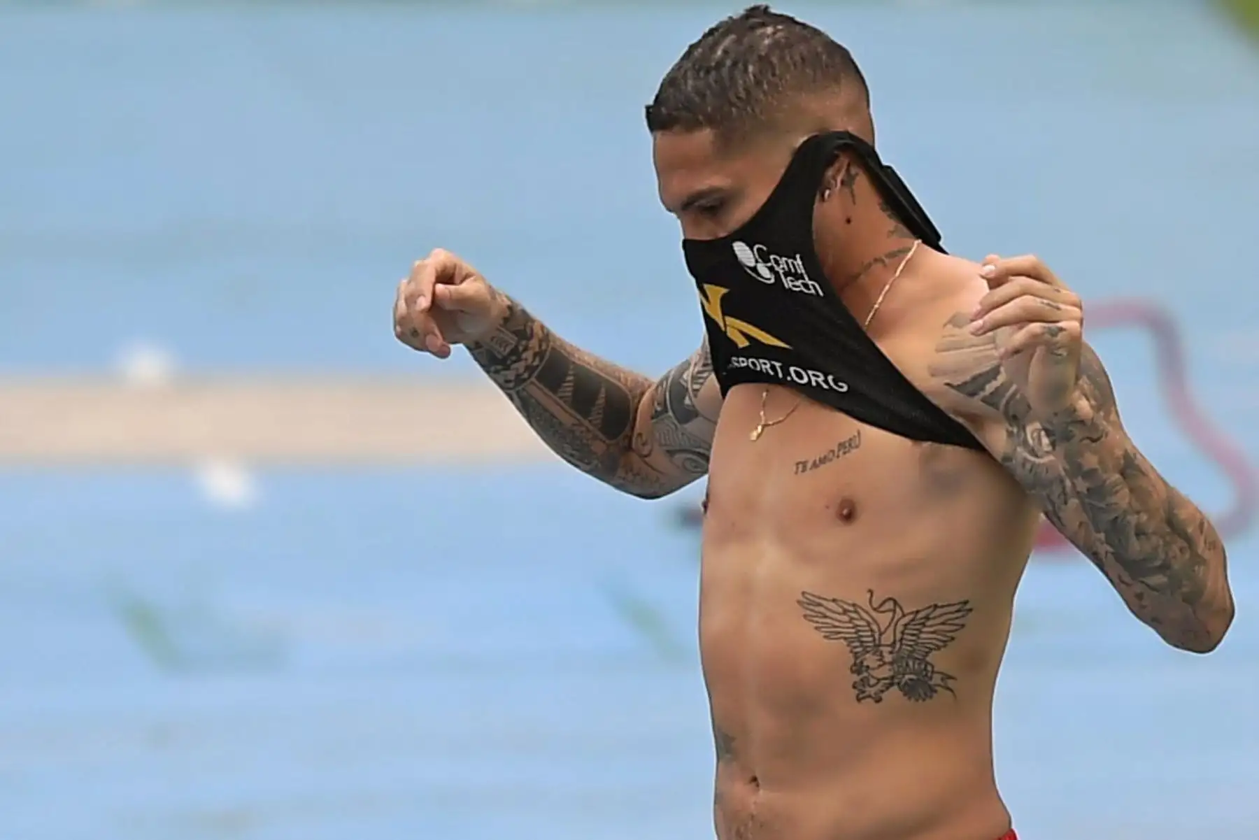 Paolo Guerrero, participa en una sesión de entrenamiento en Río de Janeiro, en la víspera del partido contra Bolivia. Foto: AFP