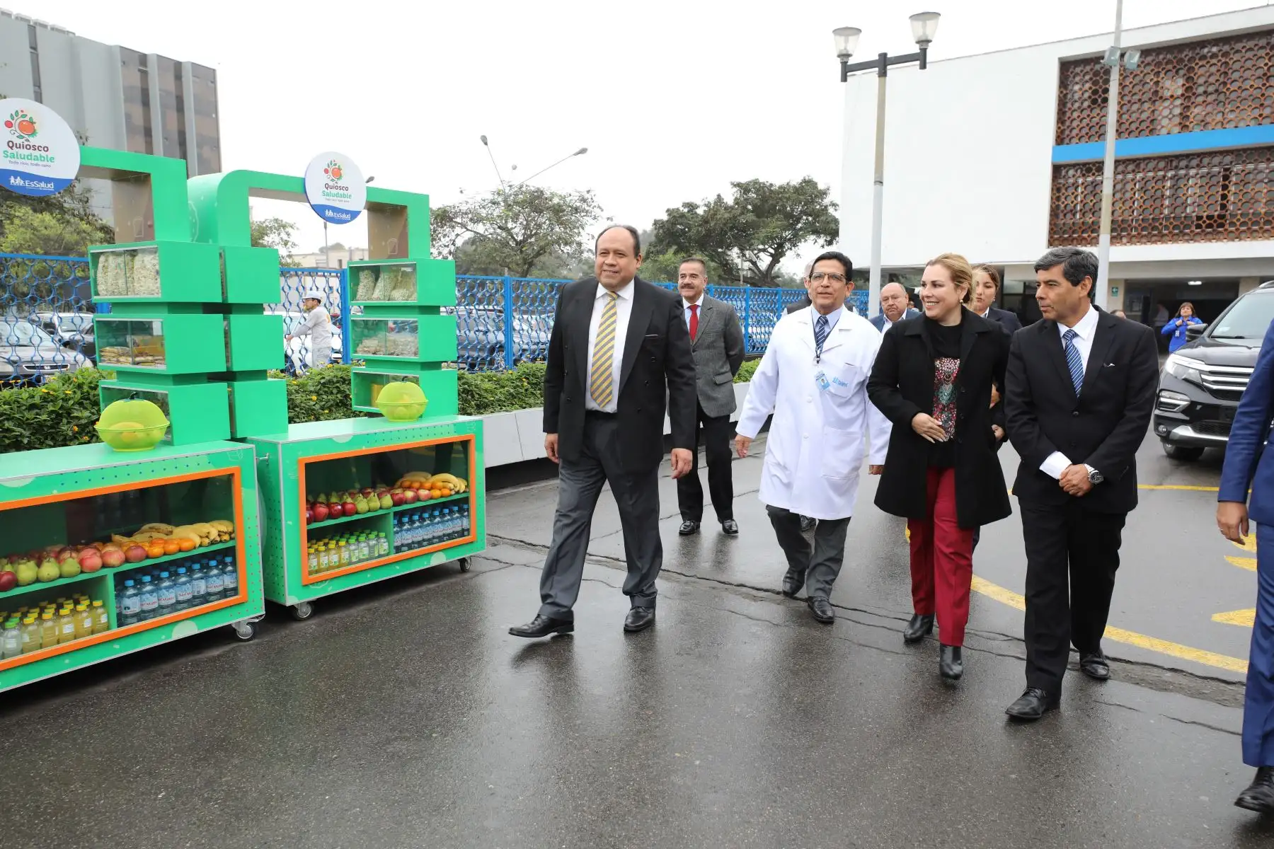 La presidenta ejecutiva del Seguro Social de Salud (EsSalud), Fiorella Molinelli, entregó 55 quioscos que contribuirán a promover el consumo de alimentos saludables en los trabajadores, asegurados y visitantes en general, que concurran a las instalaciones de la institución.
Foto: ANDINA/EsSalud