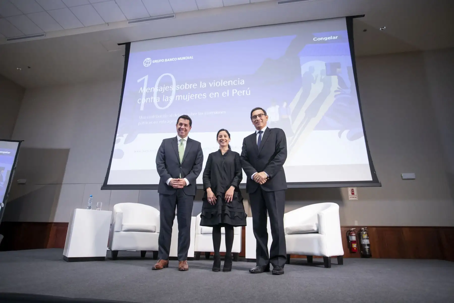 Presidente Vizcarra participa en la presentación del estudio “ 10 mensajes sobre la violencia contra las mujeres en el Perú” que analiza el gasto público en intervenciones sobre prevención y atención a la violencia de género.
Foto: ANDINA/Prensa Presidencia