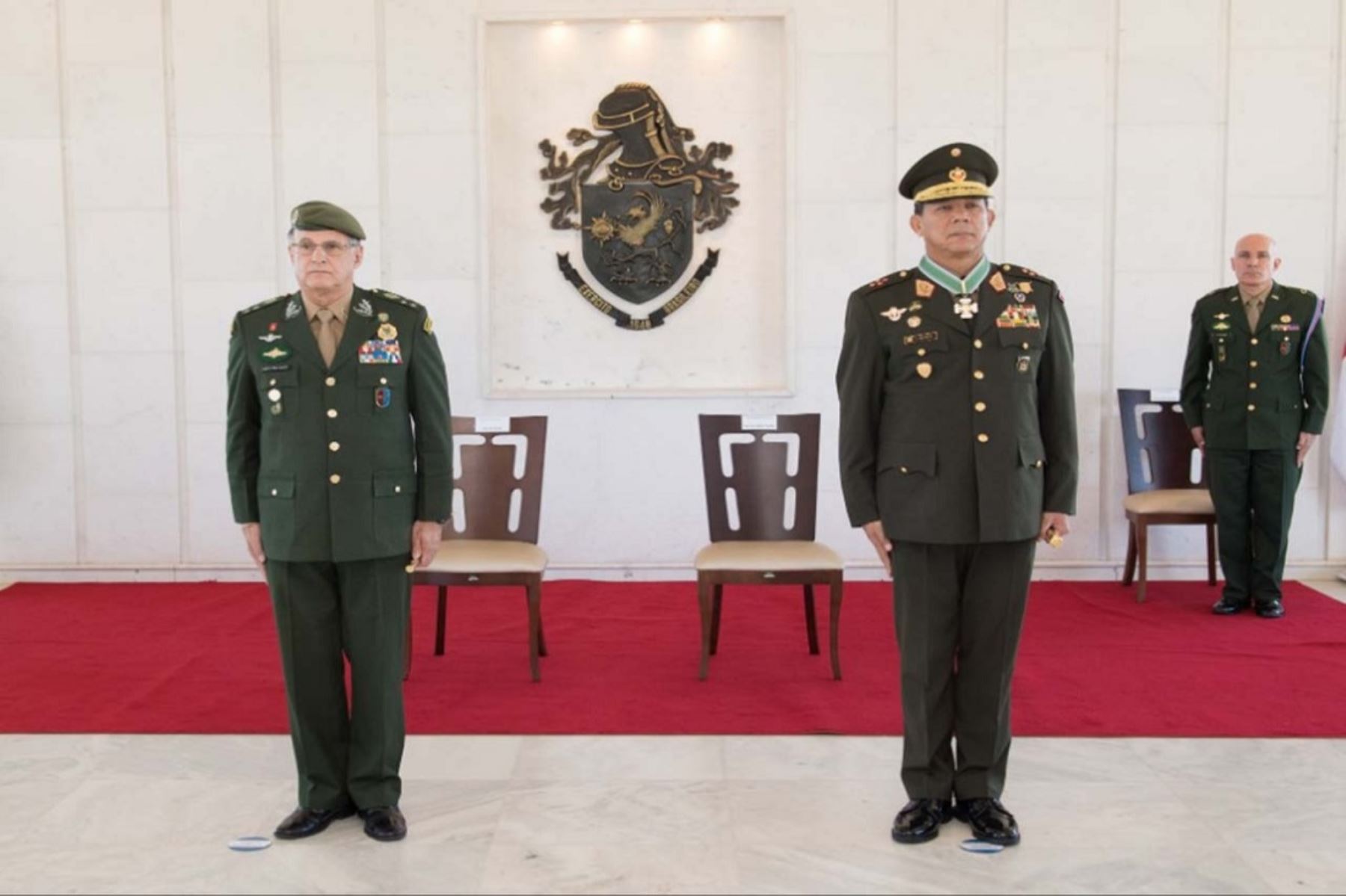 Reunión entre comandantes generales de Perú, Jorge Céliz; y de Brasil, Edson Leal Pujol.