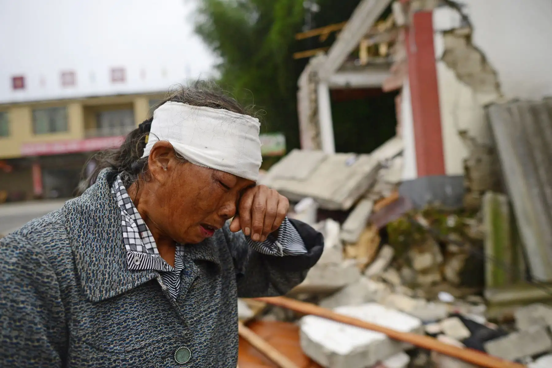El fuerte terremoto de magnitud 6.0 en el sudoeste de China se elevó a 12 muertos y 134 heridos. Foto: AFP
