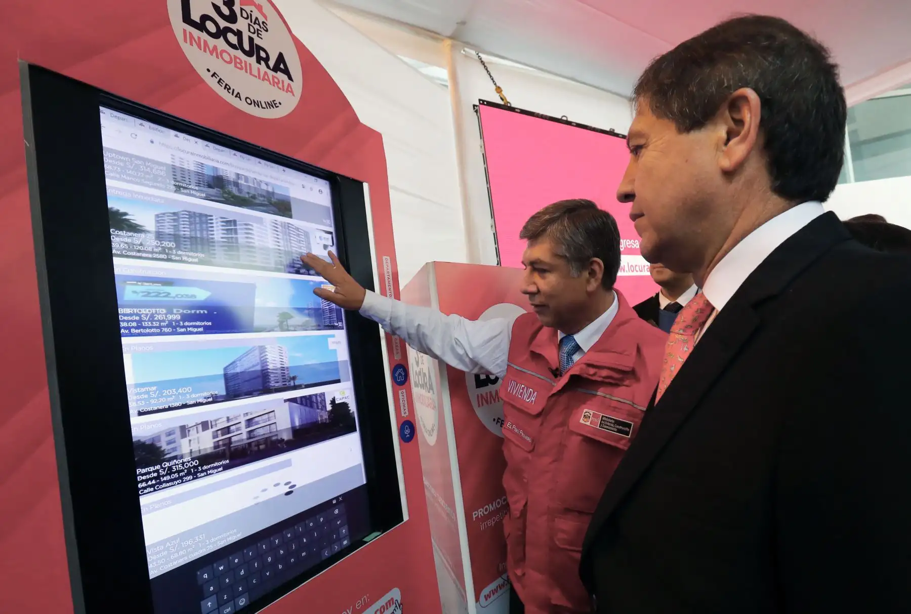 Ministro de Vivienda ,Miguel Estrada ,dió el "Click de Honor" para el inicio de la feria Inmobilaria Online- 3 días de locura inmobilaria. Foto: ANDINA/Norman Córdova