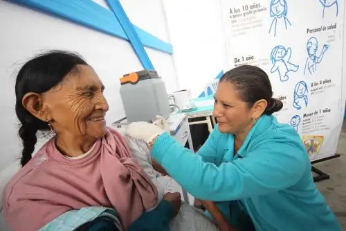 EsSalud vacunará a más de 13 mil adultos mayores contra la influenza. Foto: ANDINA/EsSalud.